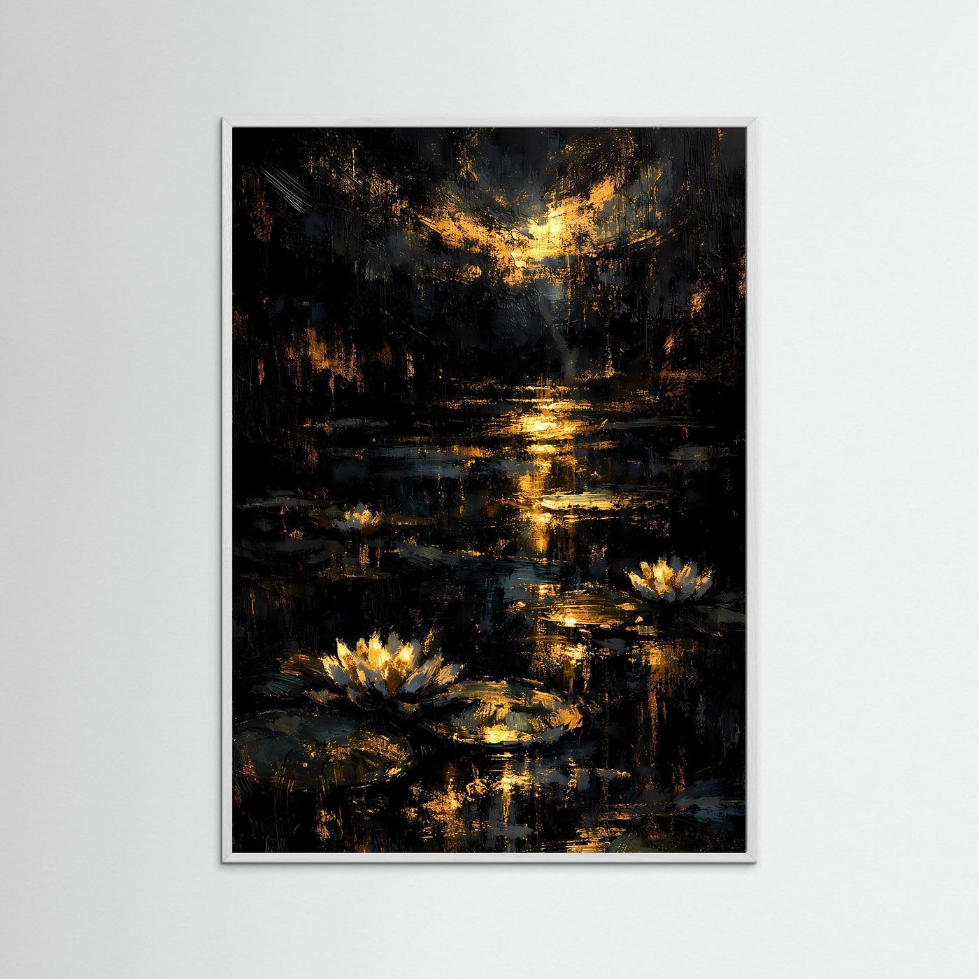 Abstraktes Seerosenteich-Poster im hellgrauen Holzrahmen, goldene Spiegelungen und Seerosen