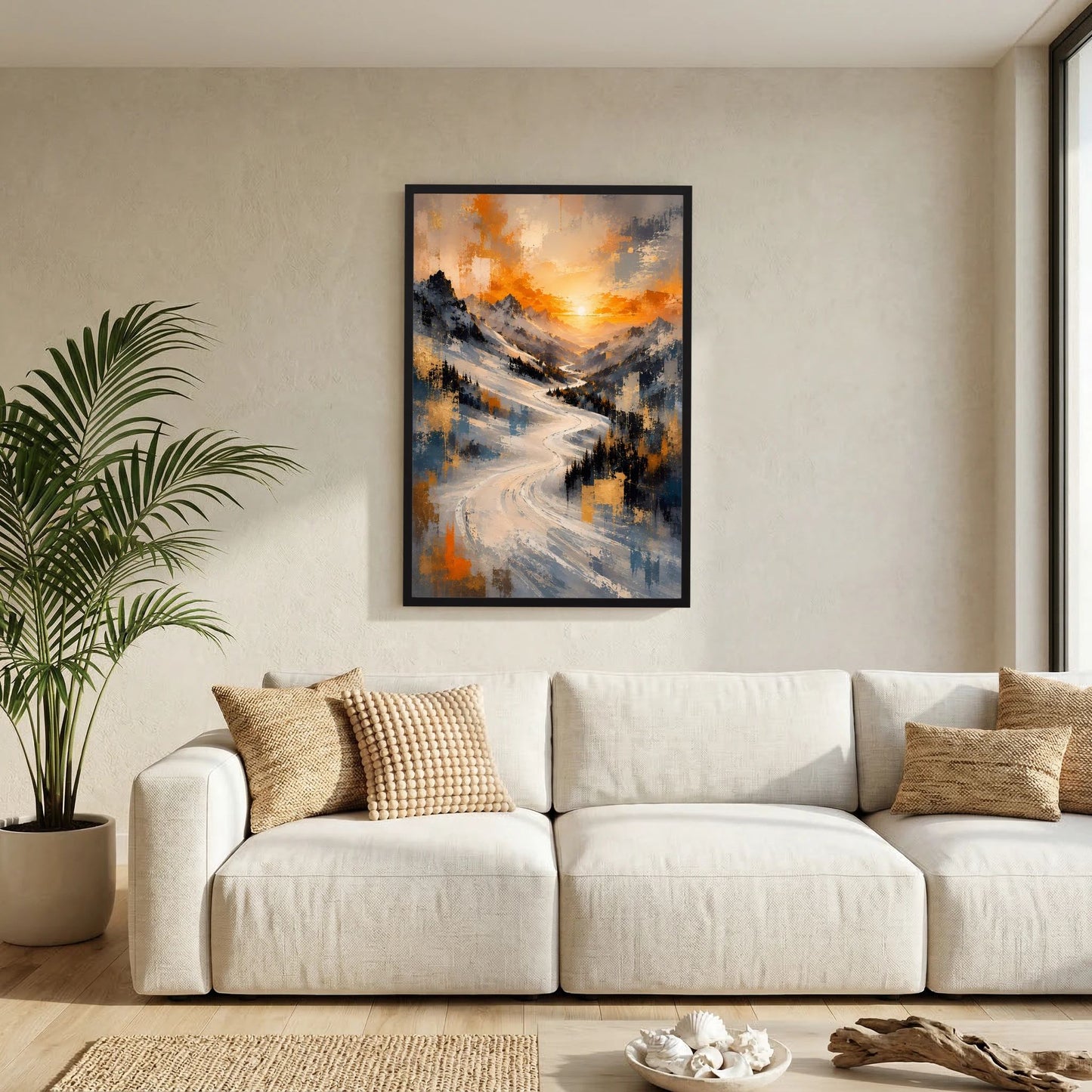Hochformat-Poster an der Wand: verschneite Berge mit orangefarbenem Sonnenuntergang, schwarzer Rahmen