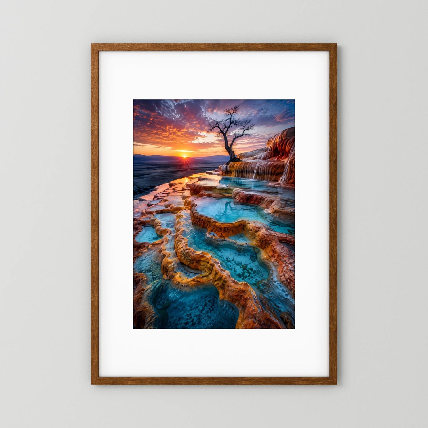 Gerahmtes Hochformat-Poster mit türkisfarbenen Naturpools und Wasserfällen bei Sonnenuntergang