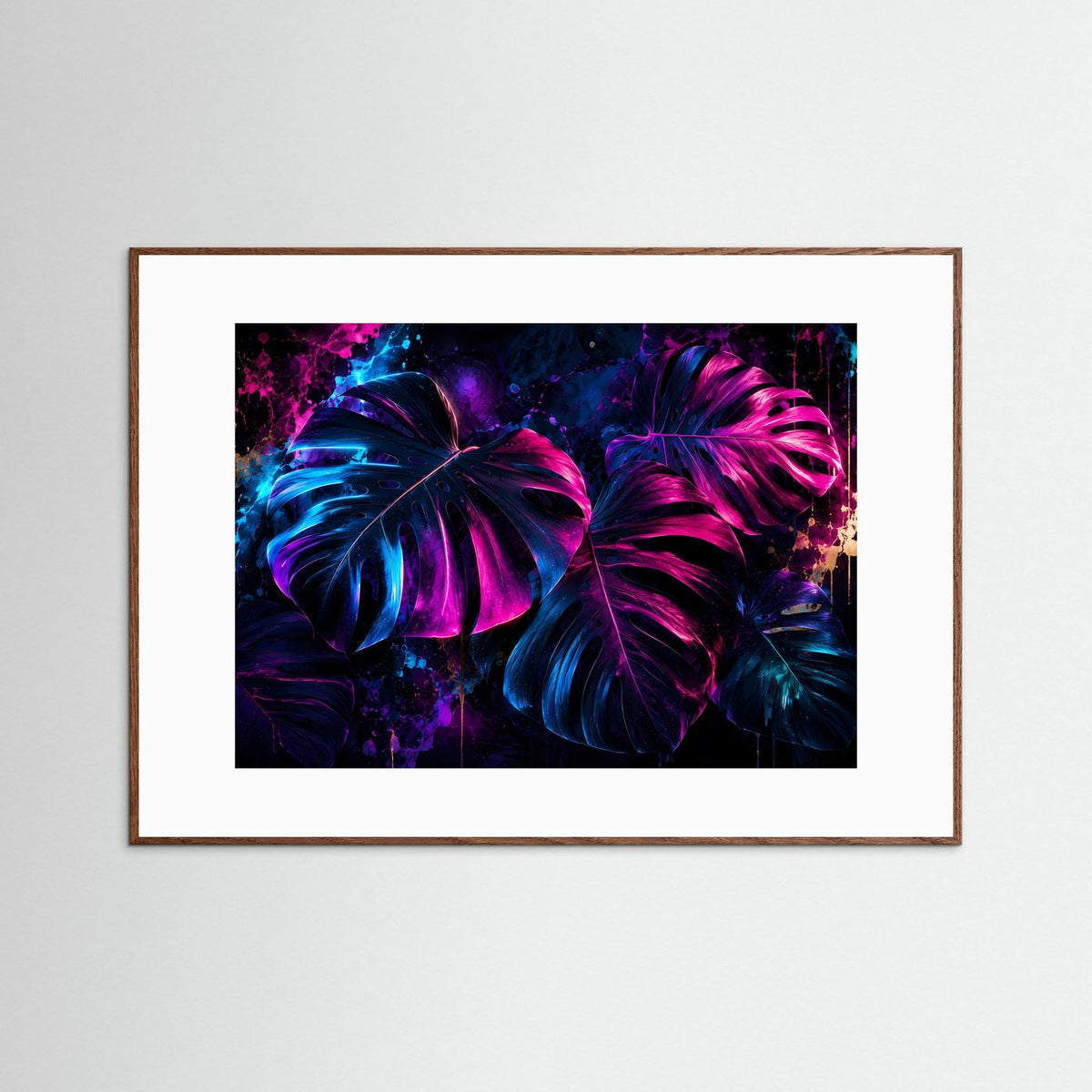 Wandbild mit Neon-Monstera-Blättern in Pink/Blau, im dunklem Holzrahmen mit weißem Rand