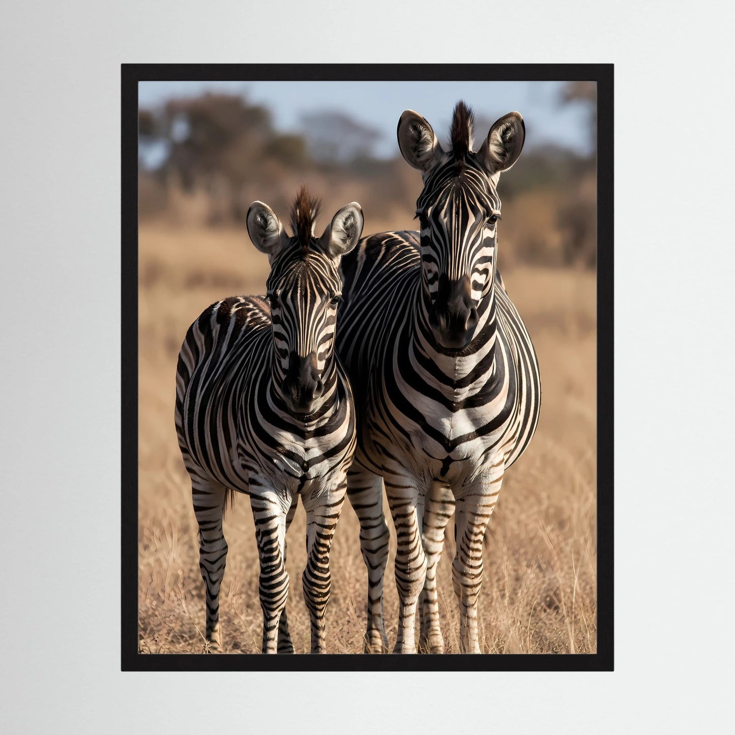 Gerahmtes Poster im Hochformat mit zwei Zebras, Muttertier und Jungtier