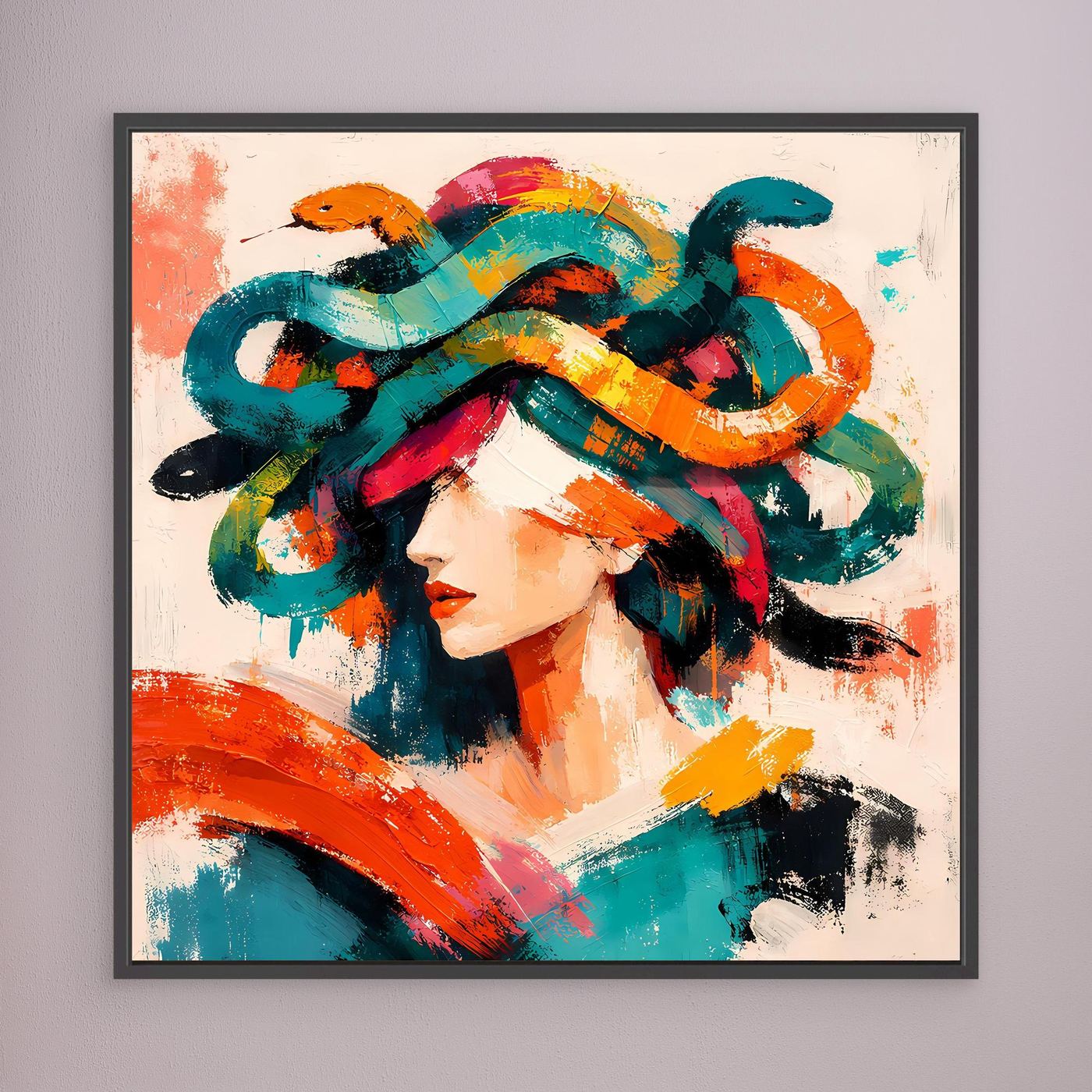Wandbild mit Medusenmotiv im abstrakten Pop-Art-Stil, farbige Pinselstriche, dunkler Rahmen