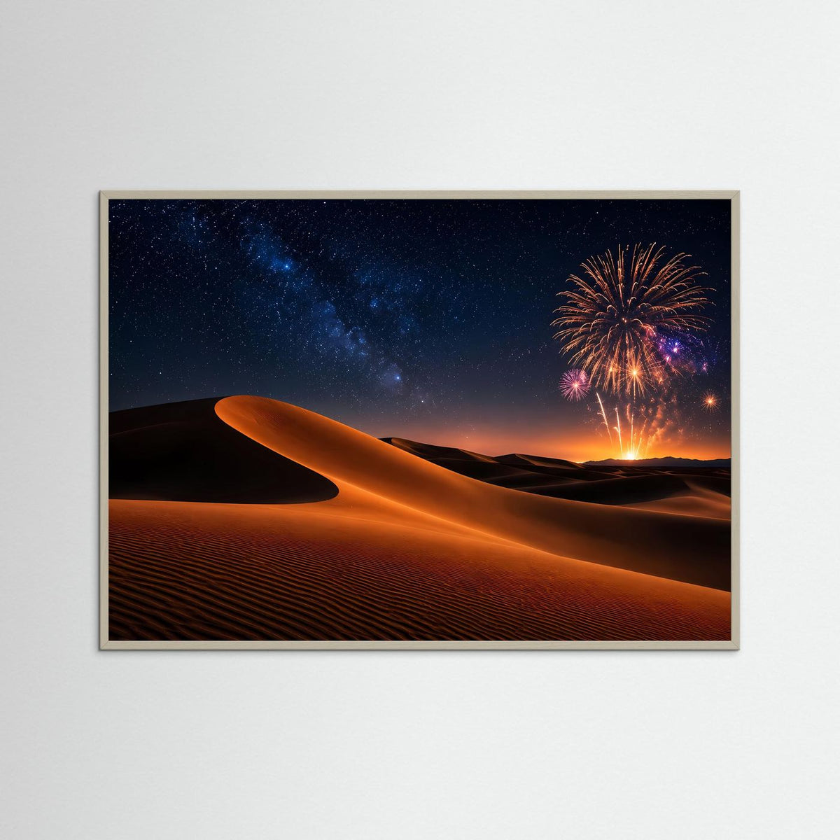 Sanddünen-Querformatposter mit Sternenhimmel und Feuerwerk im grauen Rahmen