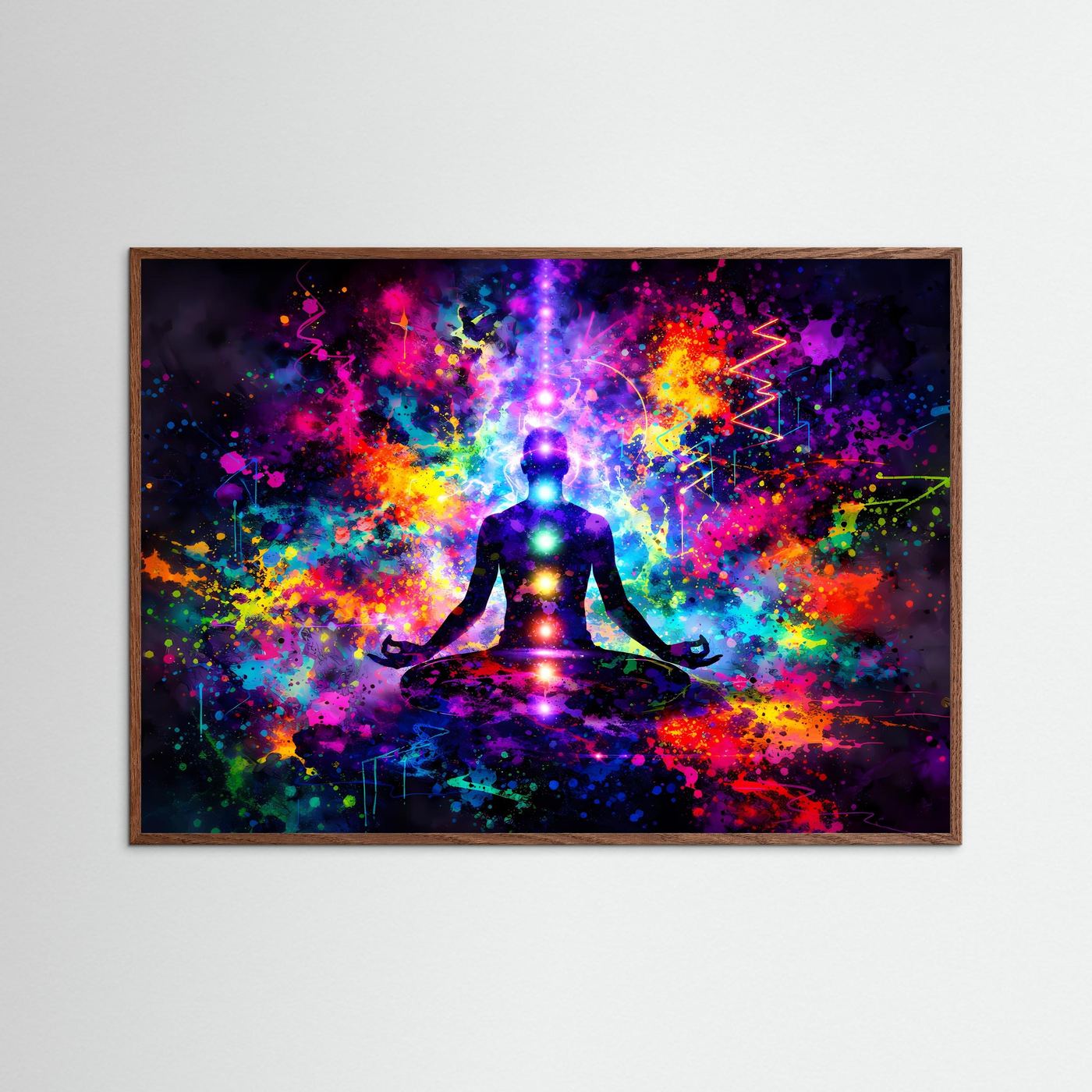 Gerahmtes Kunstposter im Querformat mit Meditationsfigur und farbigem Chakra-Sprühbild