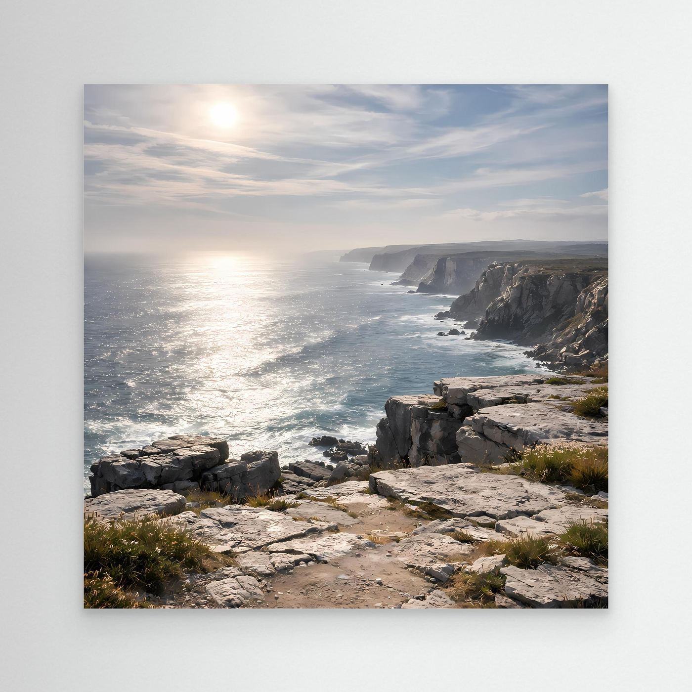 Leinwandbild Steilküste mit Felsen und Küstenlinie, Sonnenaufgang über dem Meer