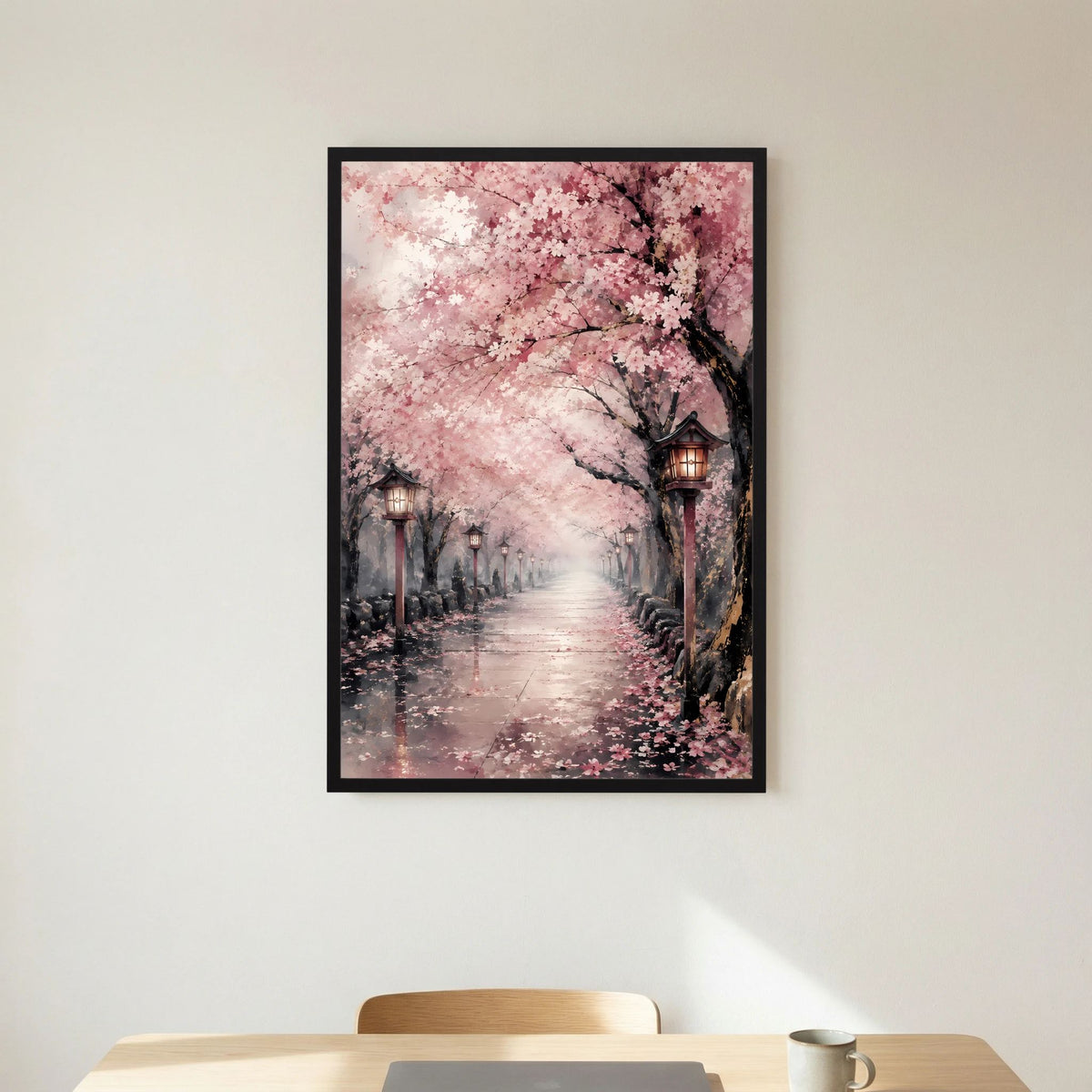 Hochformatiges Wandposter mit schwarzem Rahmen: rosa Kirschblüten über Weg