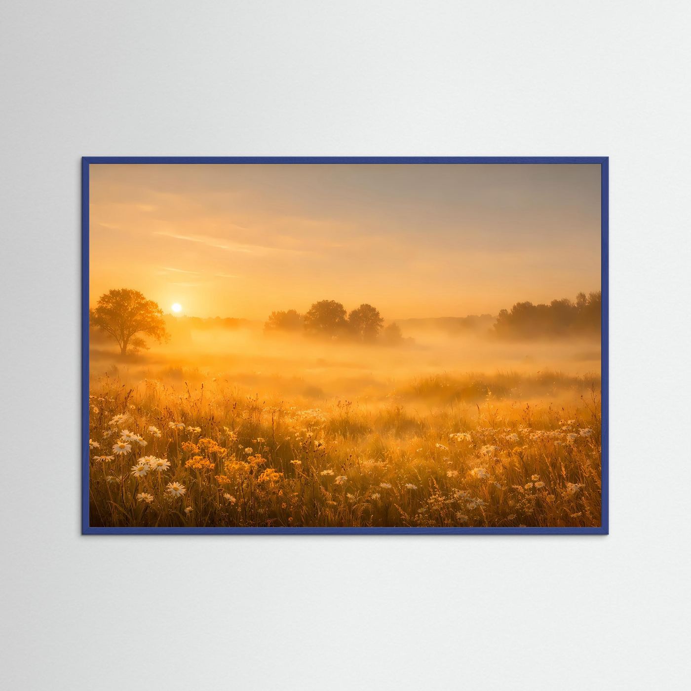 Poster Blumenwiese im Morgennebel | Goldener Sonnenaufgang Wandbild