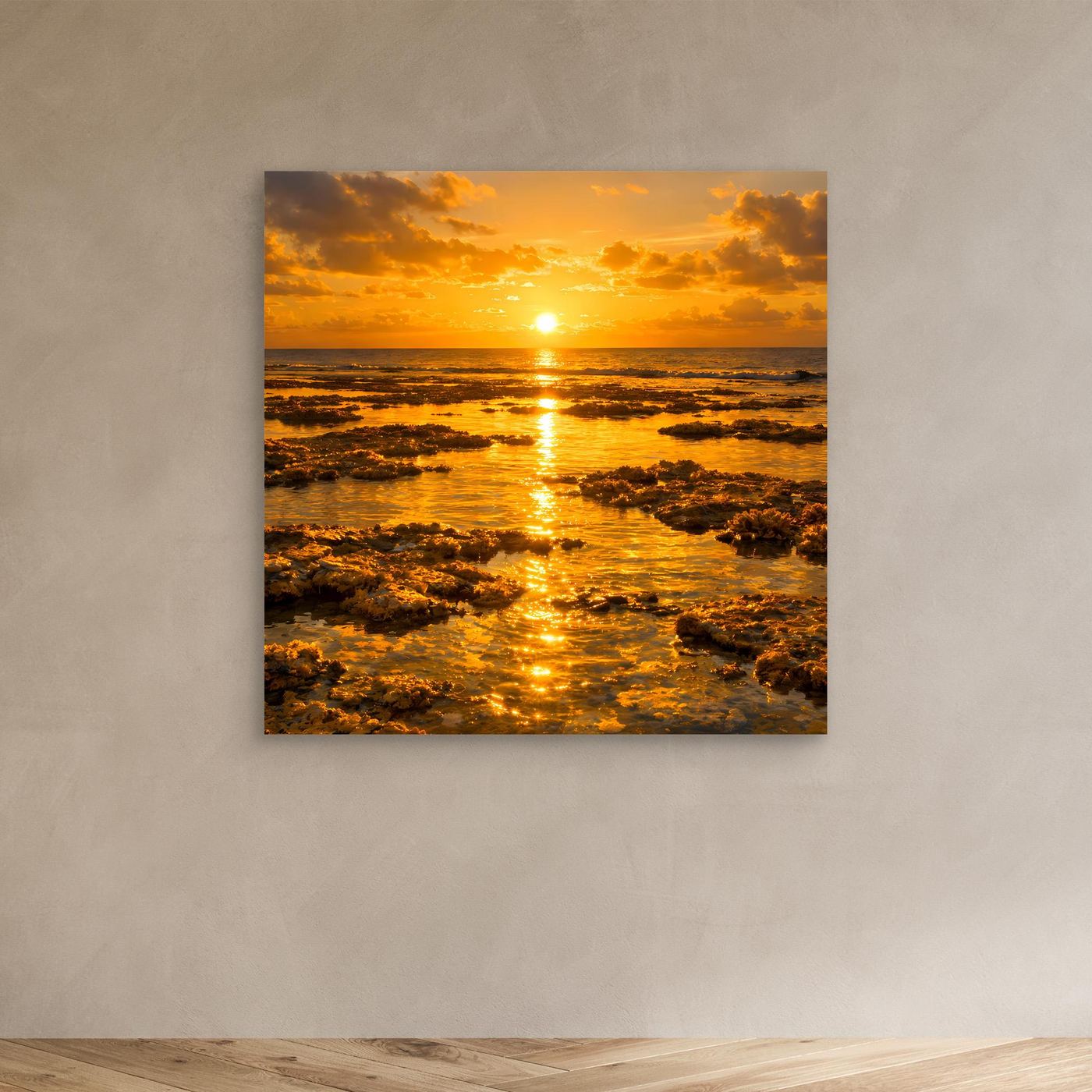 Leinwandbild ohne Rahmen: goldene Sonne am Meer mit Wellen und Felsen.
