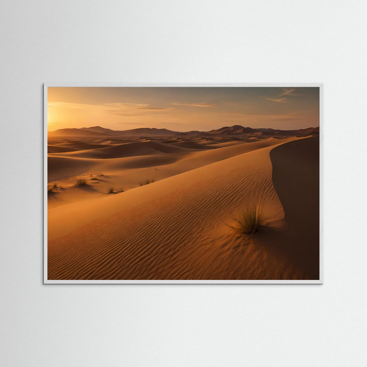 Poster mit goldenen Sanddünen bei Sonnenuntergang, weißer Holzrahmen