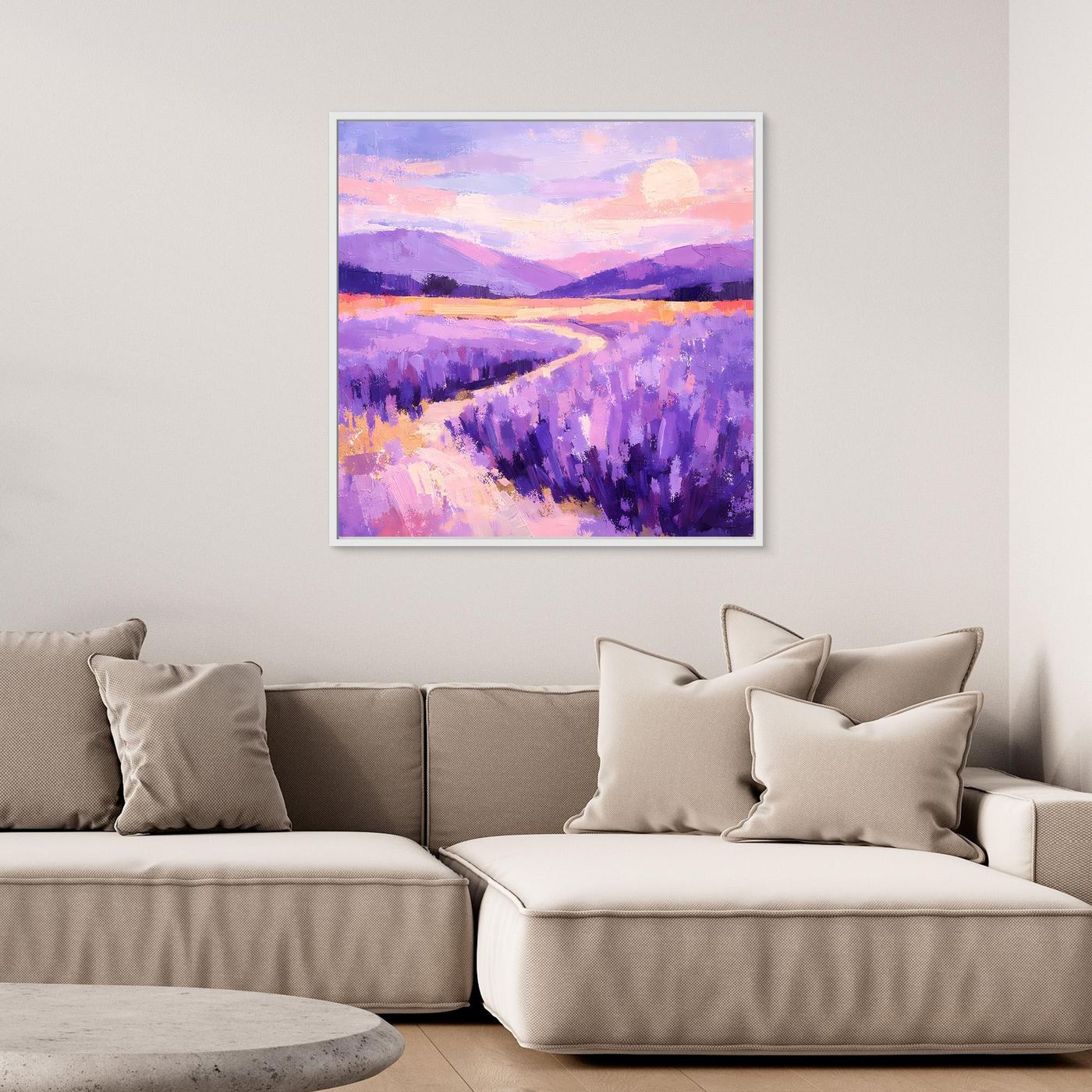 Wandbild mit Lavendelfeld und Bergen, lila abstrahiert, weißer Rahmen