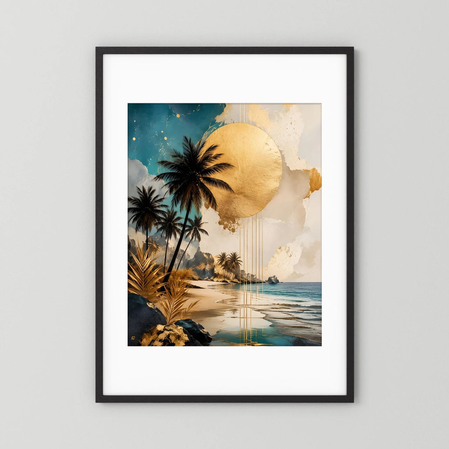 Poster im schwarzen Rahmen mit goldener Sonne, Palmen und strandnaher Wasserlinie