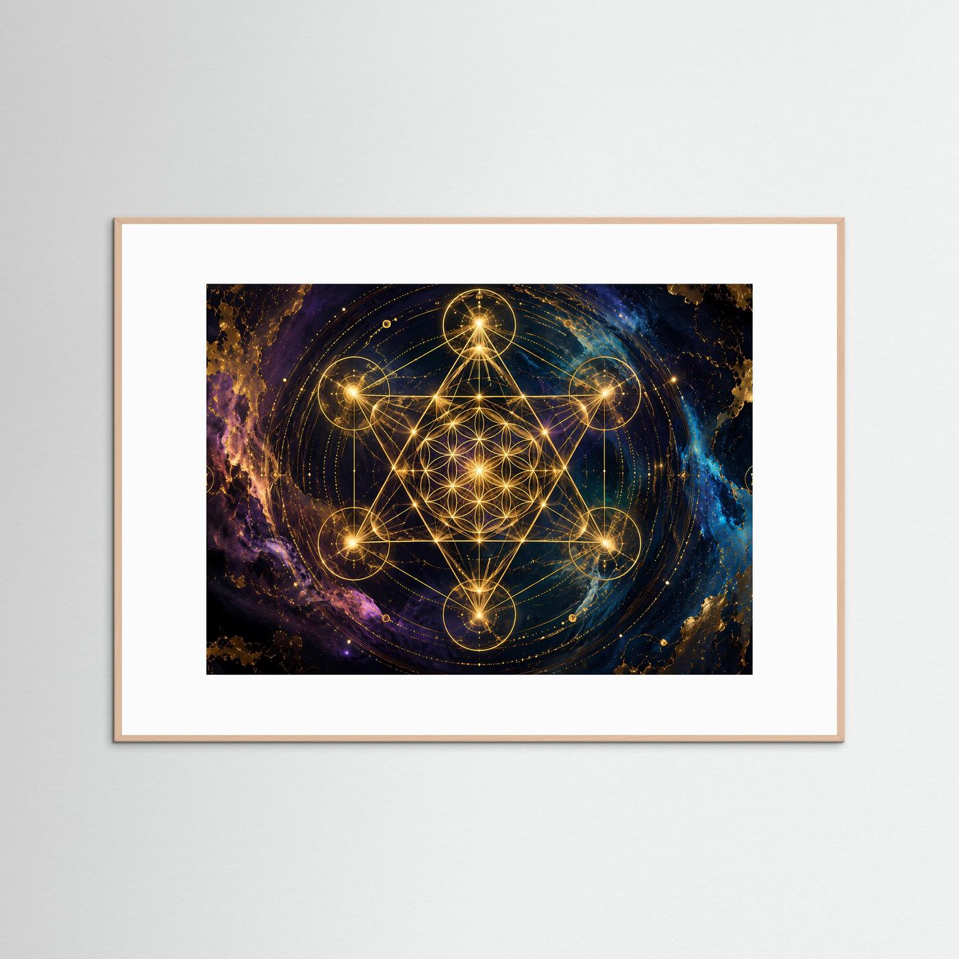 Poster mit Metatrons Würfel, goldenem Geometrie-Motiv im hellen Holzrahmen