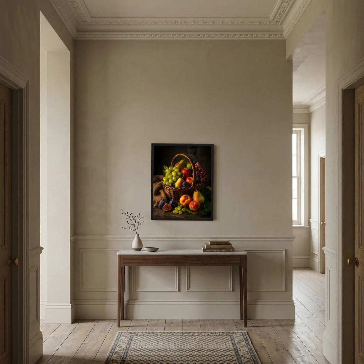 Obstkorb-Poster im schwarzen Rahmen: Trauben und weitere Früchte im Weidenkorb.