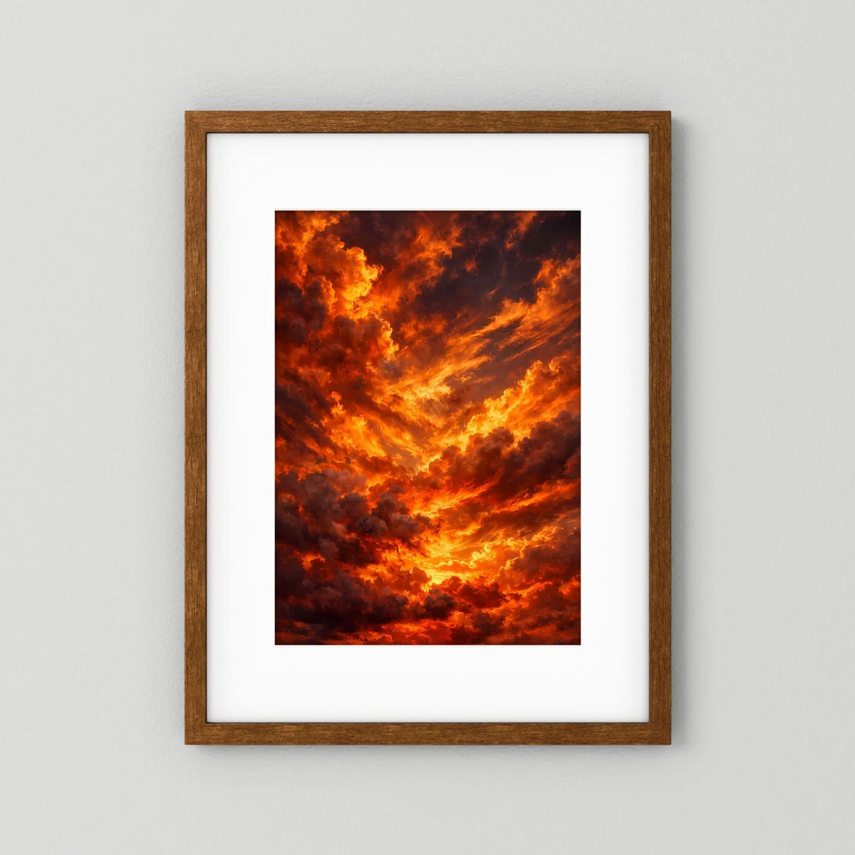 Wandposter mit dunklem Holzrahmen und weißem Rand, dramatische Orange-Rot-Wolken