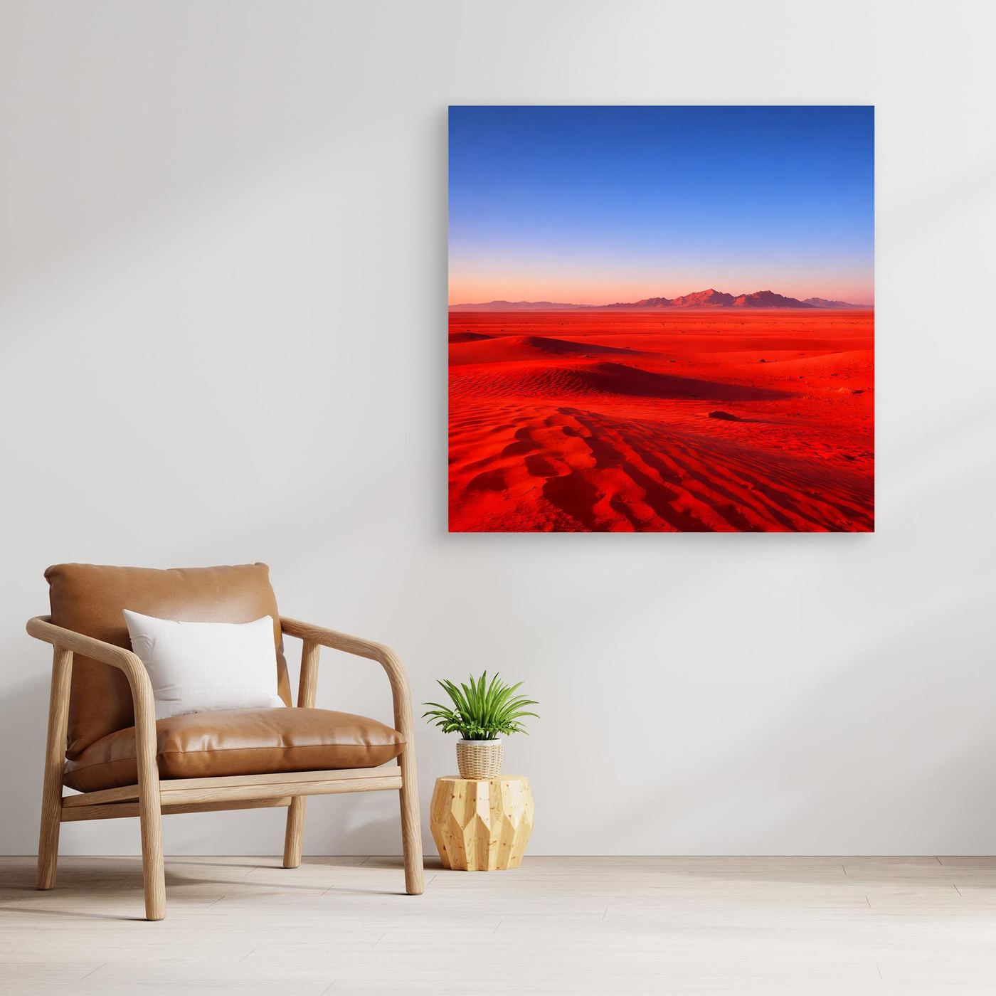 Gerahmtes Leinwandbild: rote Dünen und Bergkette in blauer Dämmerung