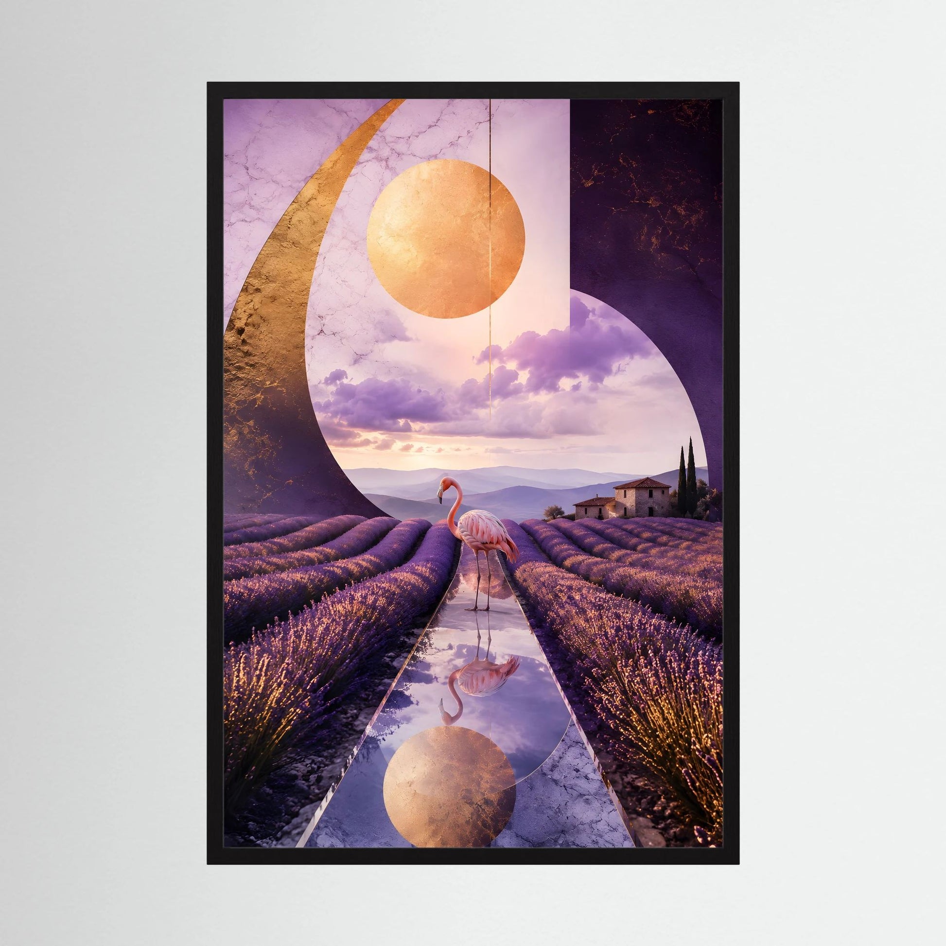 Kunstposter Flamingo im Lavendelfeld, violette surreale Landschaft, schwarzer Rahmen