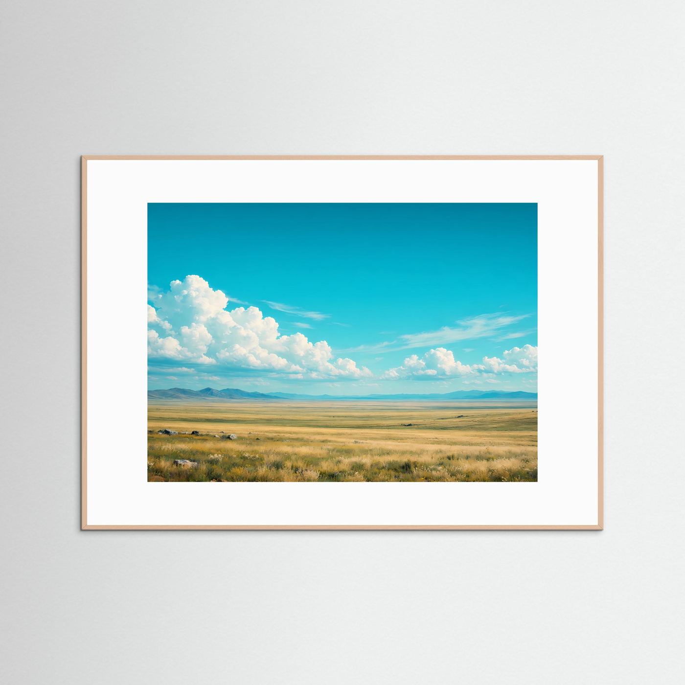 Panorama-Landschaftsposter mit hellem Holzrahmen und weißem Rand, Steppe und Berge