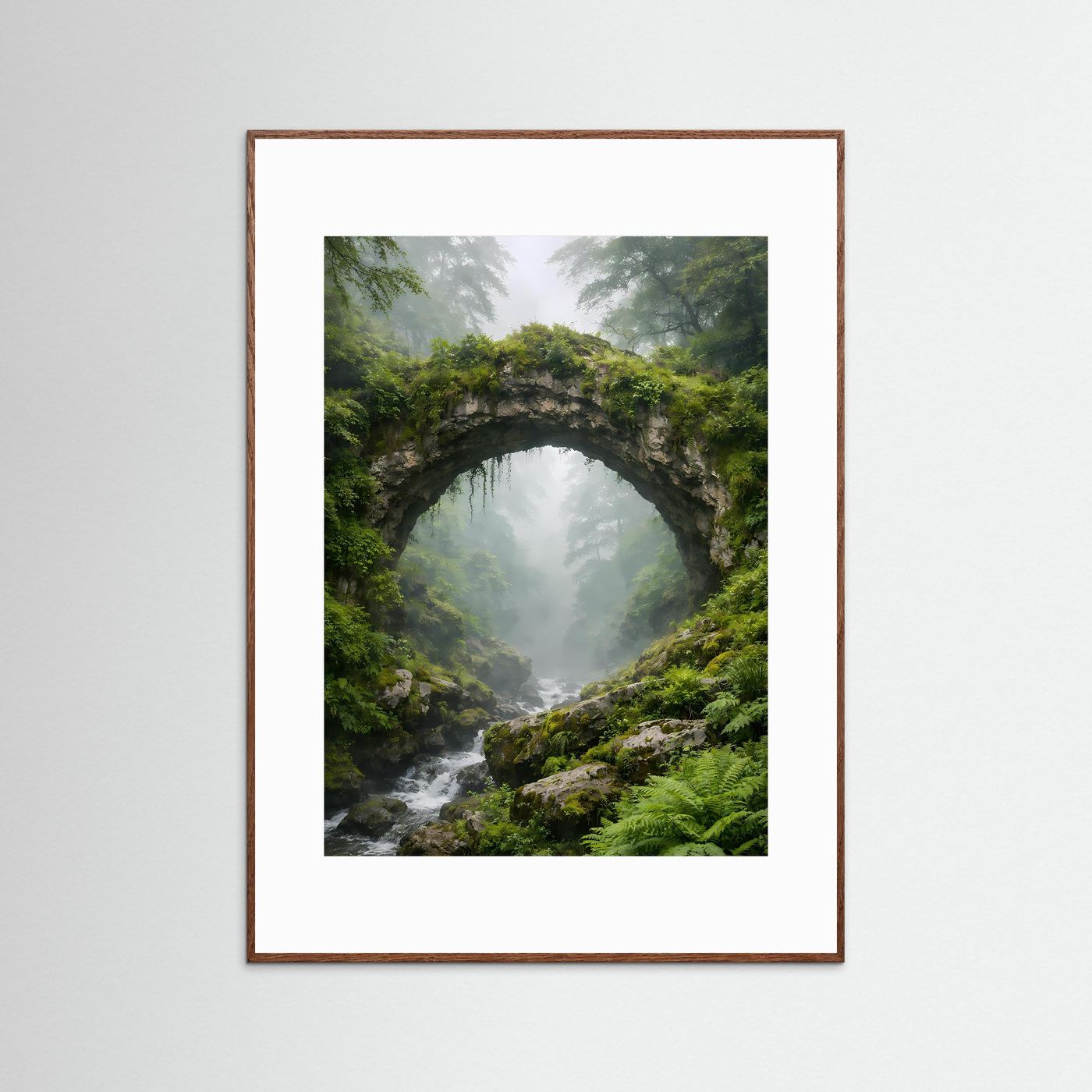 Naturposter im Hochformat mit Steinbogen und Wasserfall im Wald, brauner Holzrahmen