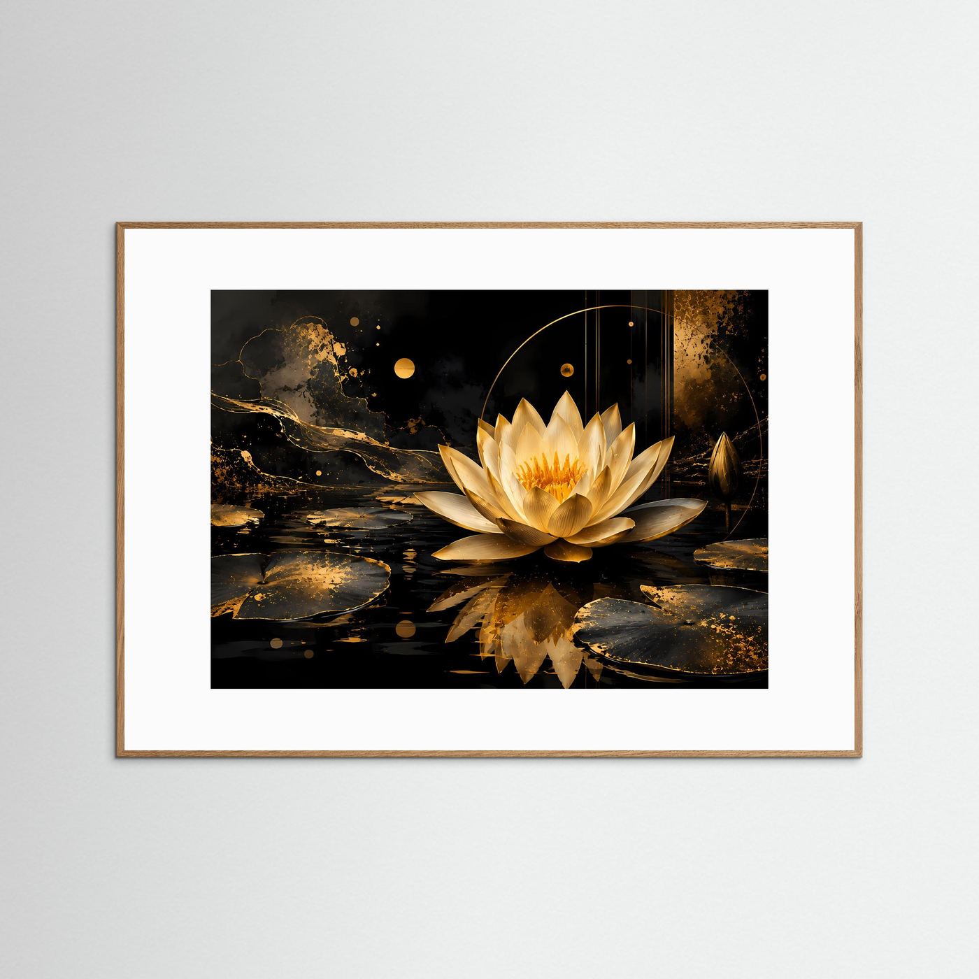 Gerahmtes Querformat-Poster: goldene Lotusblüte auf dunklem Wasser mit hellen Randstreifen