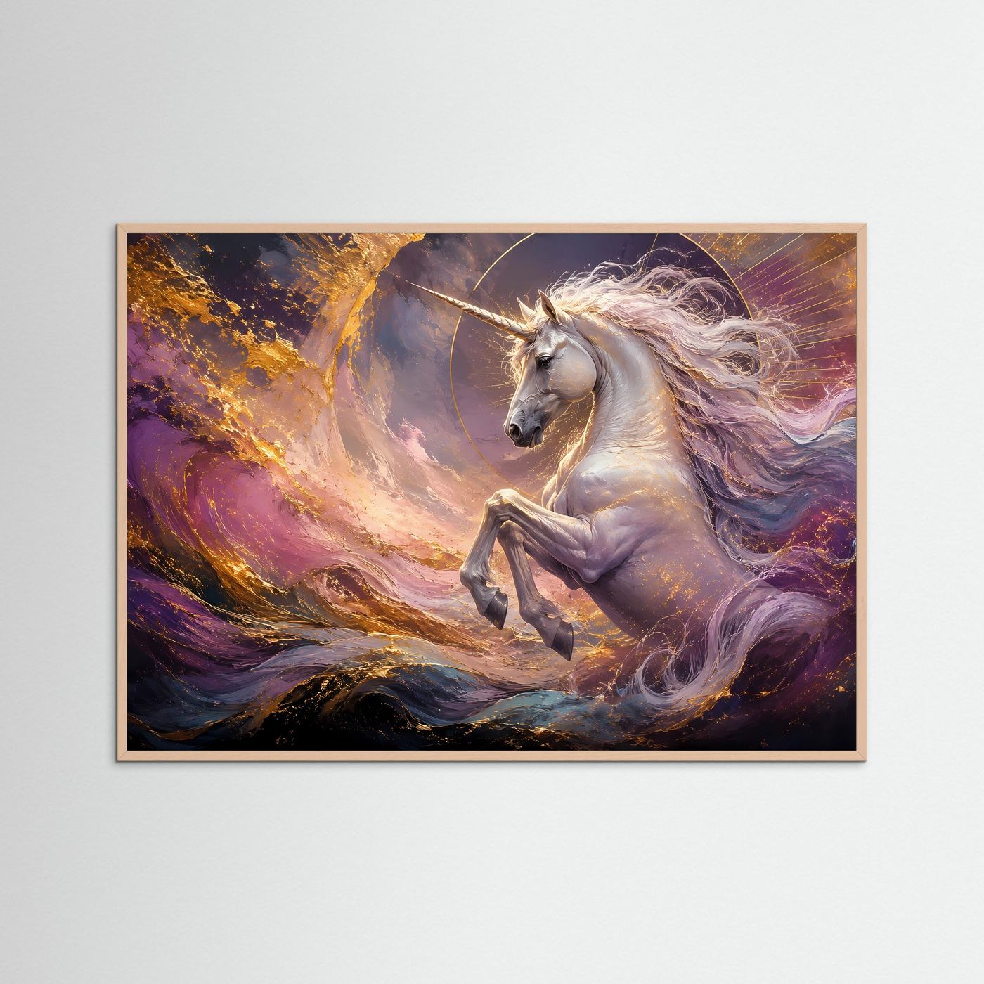 Fantasy-Poster im Roséholzrahmen: silbernes Einhorn im Galopp, Nebel, Querformat