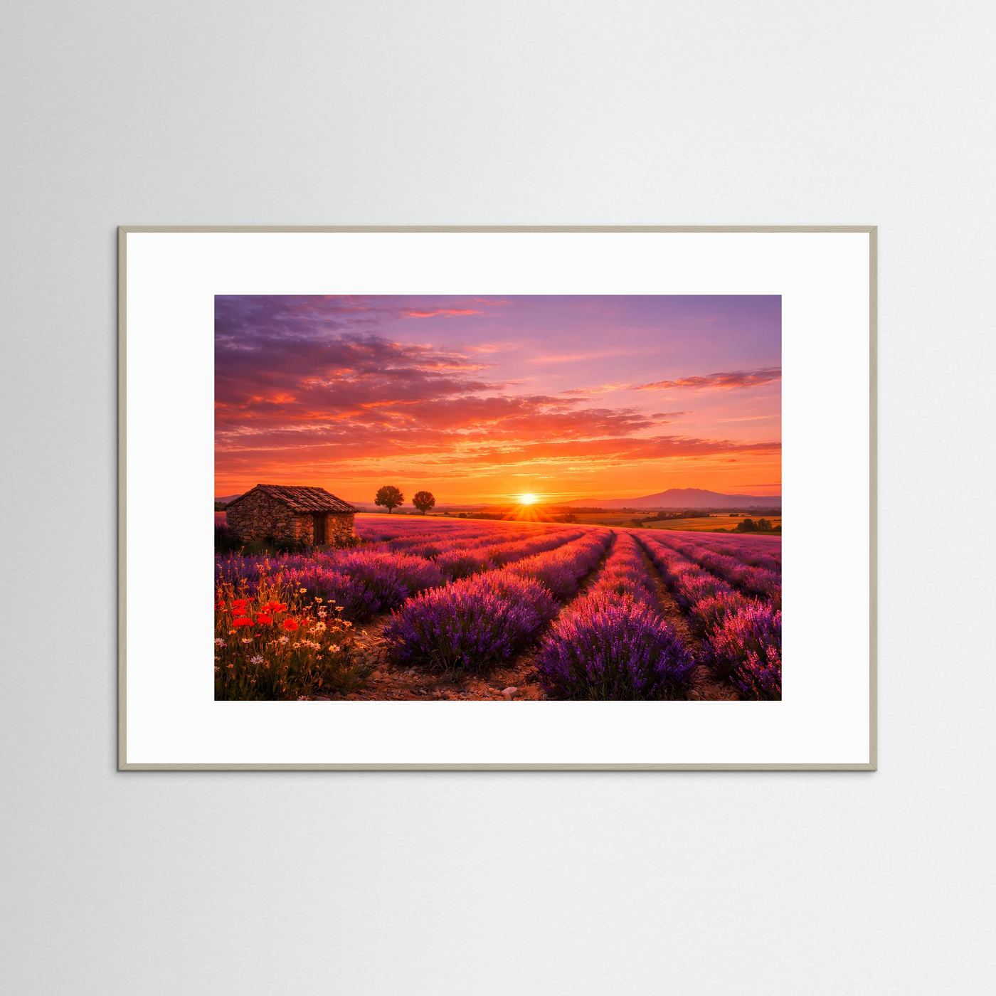 Poster im Querformat mit Lavendelfeld und Steinhütte im Sonnenuntergang, goldener Rahmen