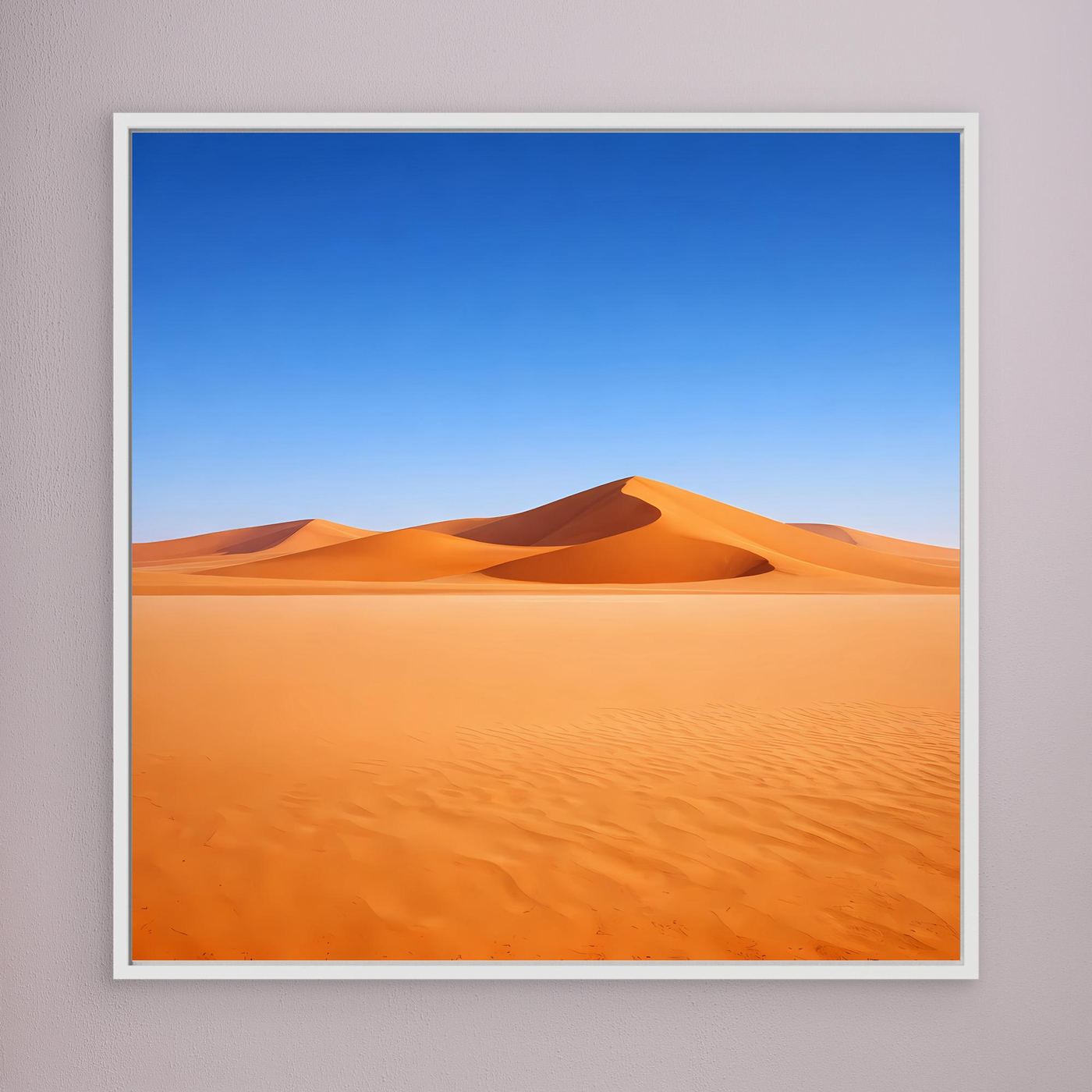 Leinwandbild: Sanddünenlandschaft mit blauem Himmel, orangefarbenem Sand, helles Profil