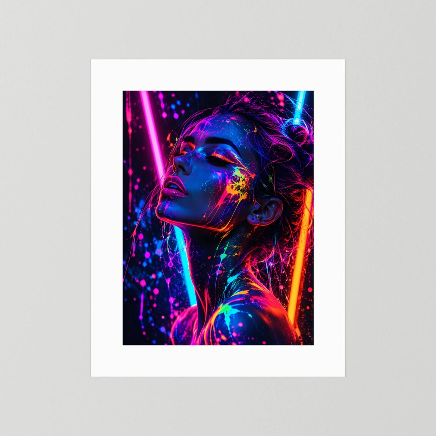 Poster mit weißem Passepartout: Frau seitlich im Neon-Look