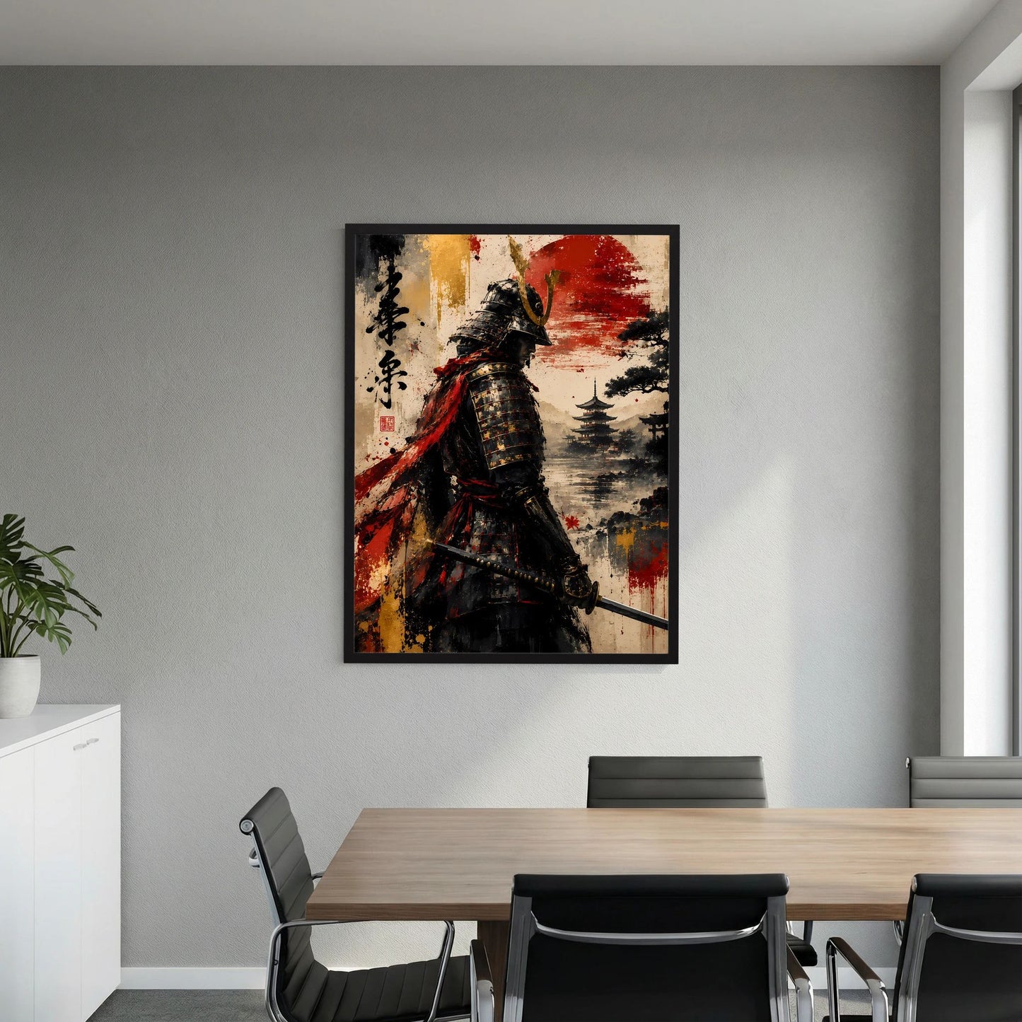 Quadratisches Wandposter im schwarzen Rahmen: Samurai in Schwarz mit rotem Sonnenkreis.