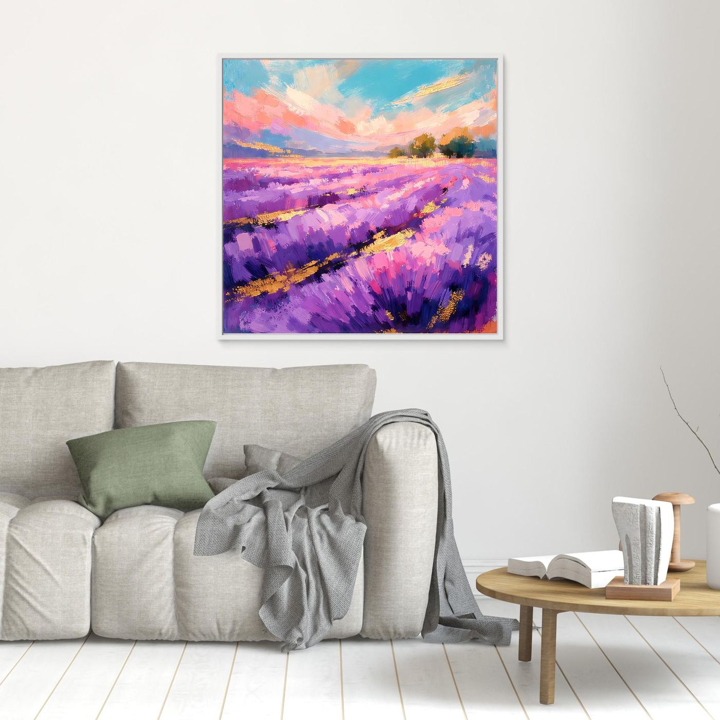 Leinwandbild mit abstrakter Lavendel-Landschaft in Violett und goldenen Akzenten, mit weißem Rahmen
