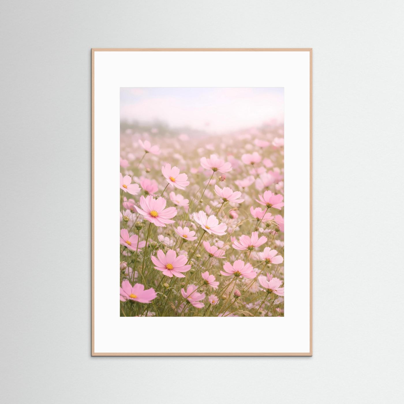 Hochformatiges Blütenposter mit rosa Kosmeen im hellen Holzrahmen