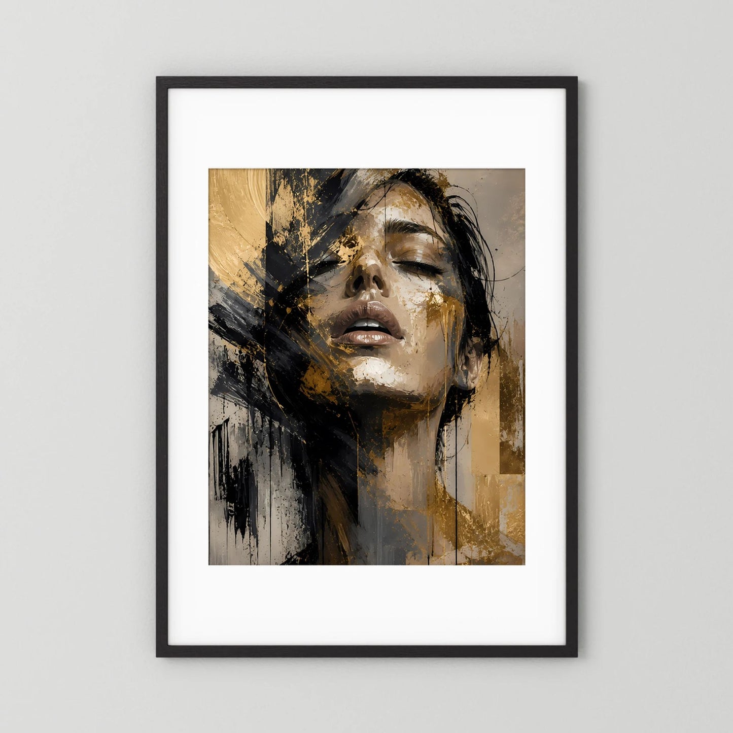 Poster im Hochformat mit abstraktem Frauenporträt in Gold und Schwarz, schwarzer Rahmen mit weißem Rand