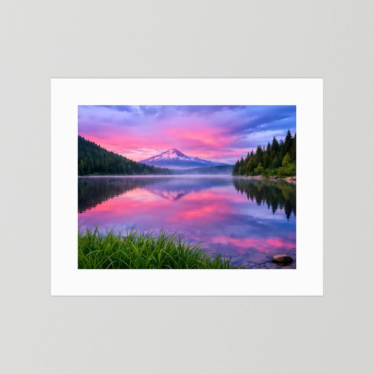 Poster im Querformat mit weißem Passepartout, See- und Berglandschaft bei Sonnenuntergang