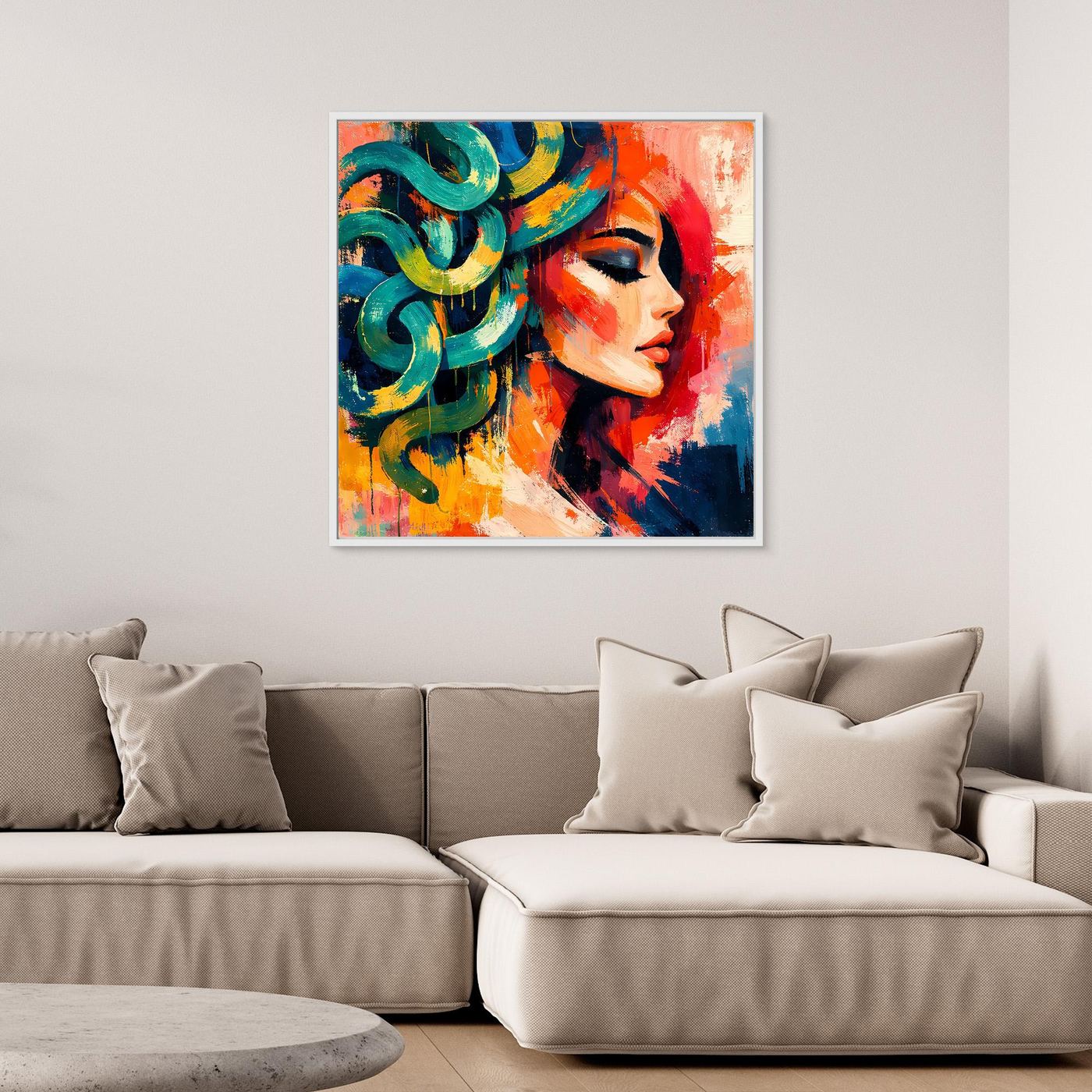 Abstraktes Leinwand-Wandbild: seitliches Medusa-Gesicht mit grünen Schlangenlocken und farbigen Farbflecken