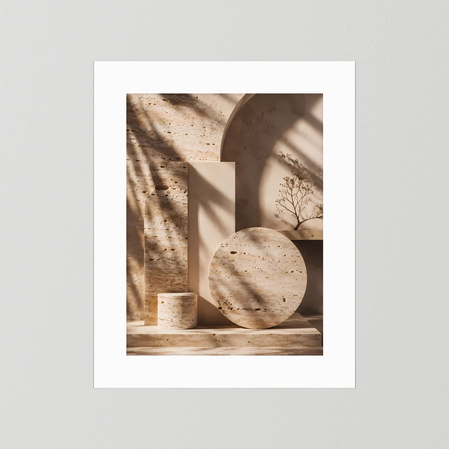 Hochformat-Poster mit abstrakten Travertin-Formen in Beige und Creme, weißer Rand ohne Rahmen