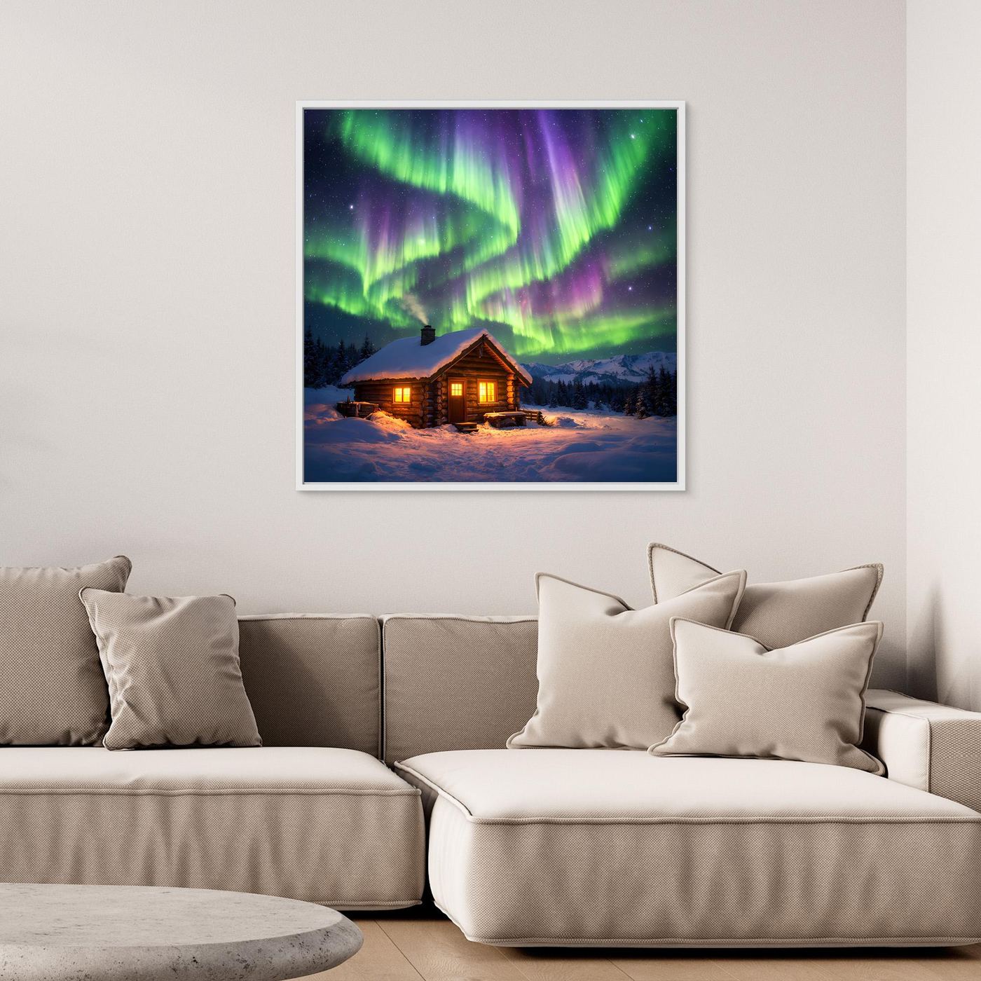 Quadratisches Leinwandbild mit Polarlichtern, beleuchteter Hütte und verschneiter Landschaft