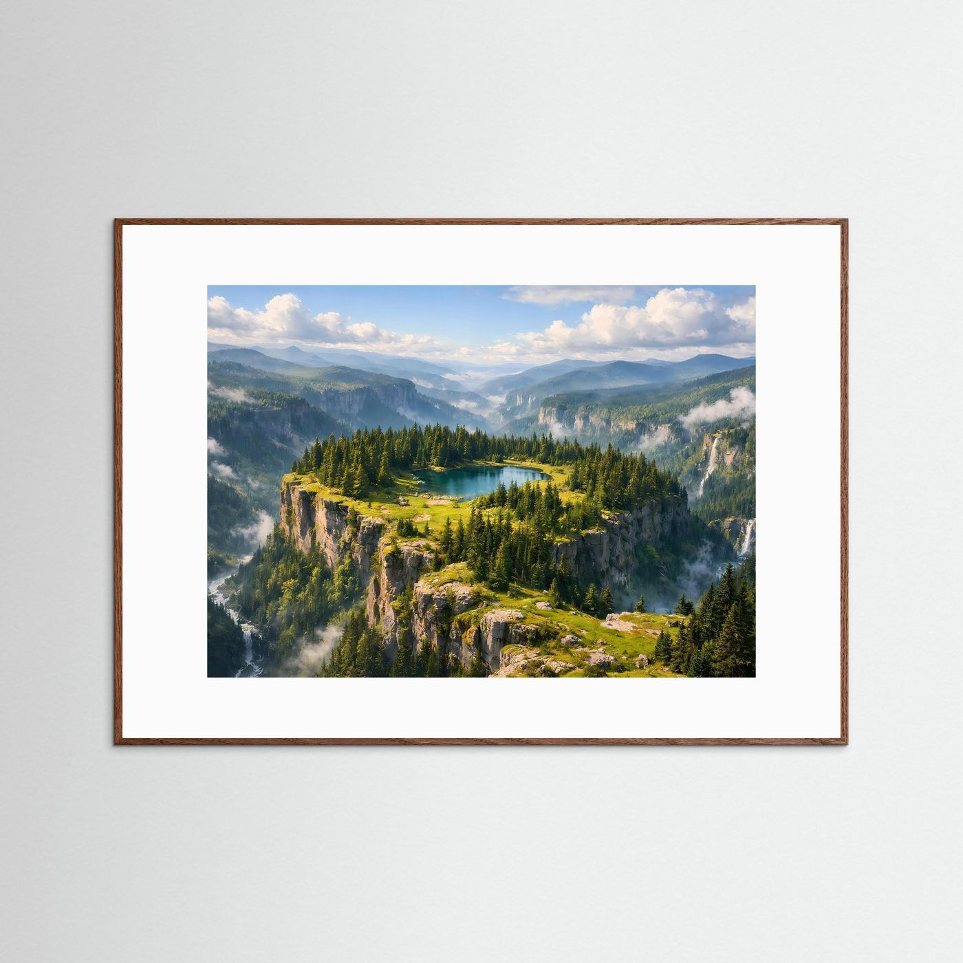 Wandbild im braunen Rahmen mit weißem Passepartout