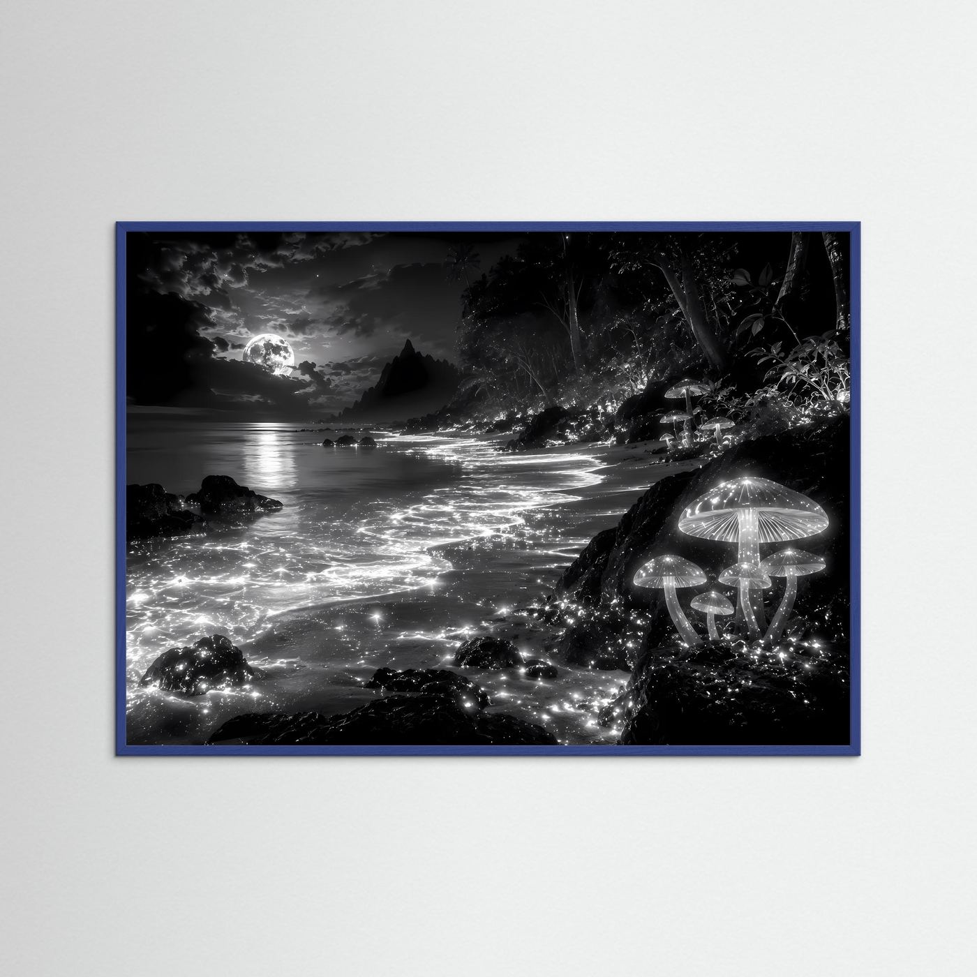 Schwarz-Weiß-Wandkunst „Mondstrand“ mit blauem Rahmen, leuchtende Pilzfiguren am Ufer