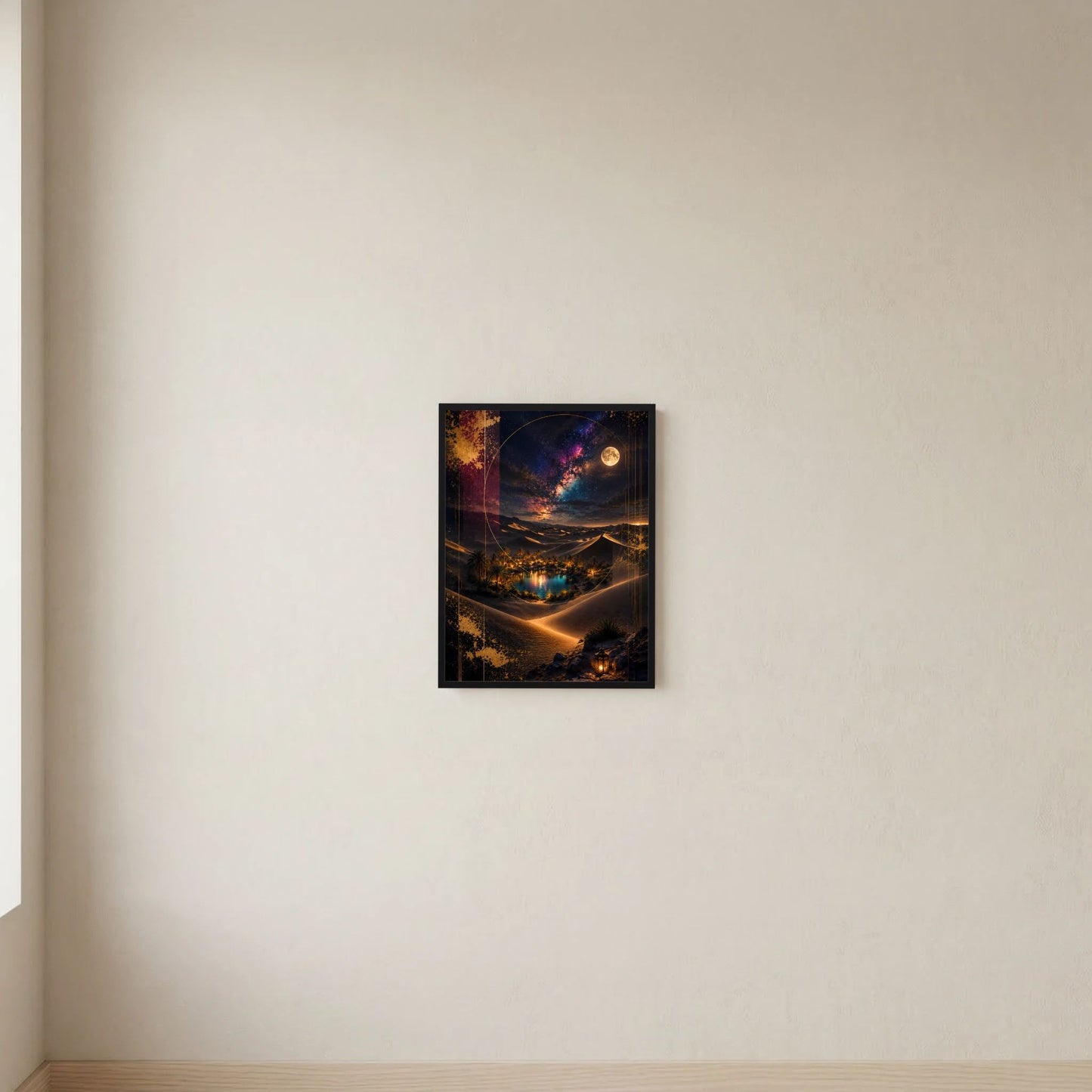Hochformatiges Poster im schwarzen Rahmen: Wüstenoase im Sternenhimmel mit Mondlicht
