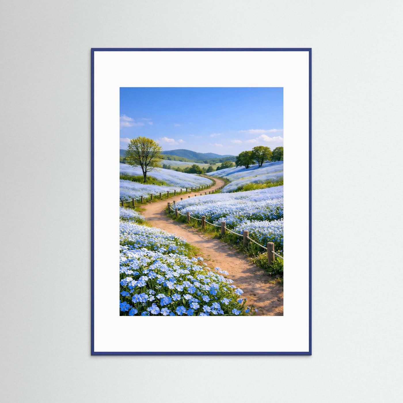 Frühlingslandschafts-Poster mit Weg durch blaue Blüten, im blauen Holzrahmen