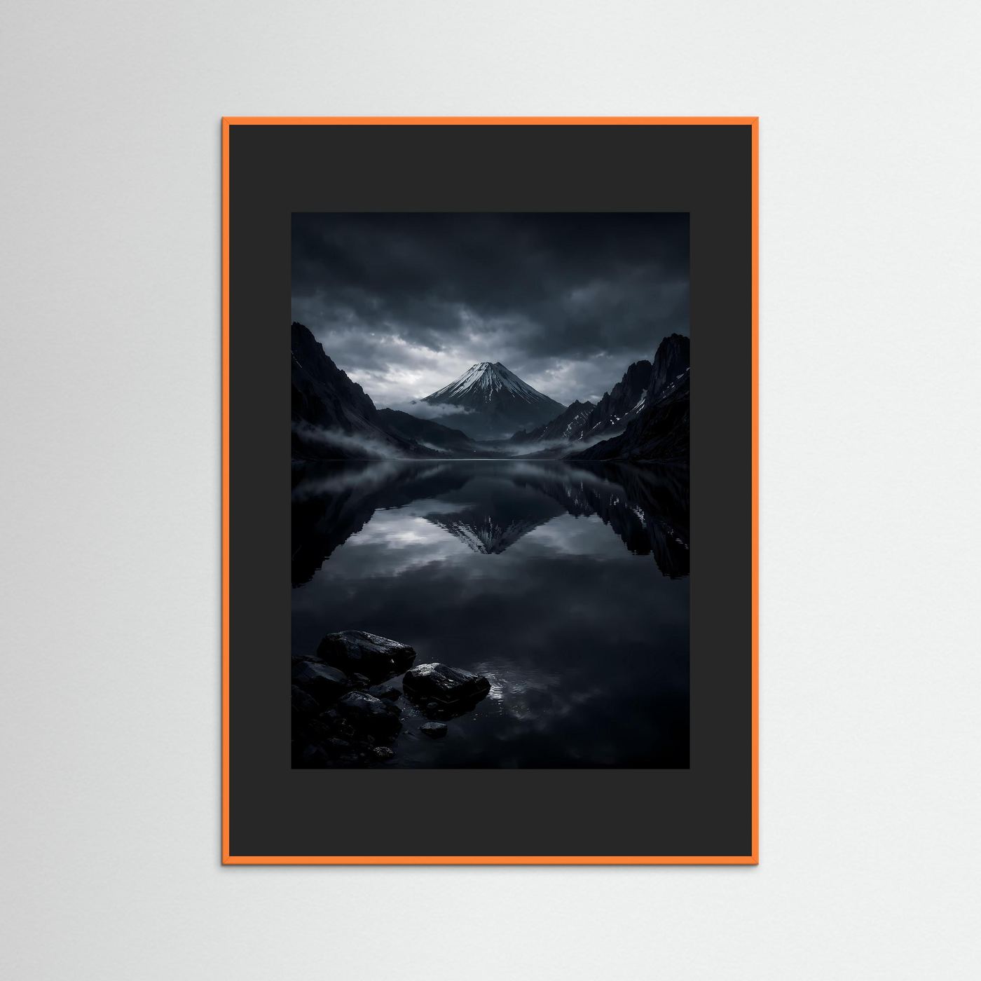 Wandbild mit Vulkankegel und Bergsee, orangefarbener Rahmen