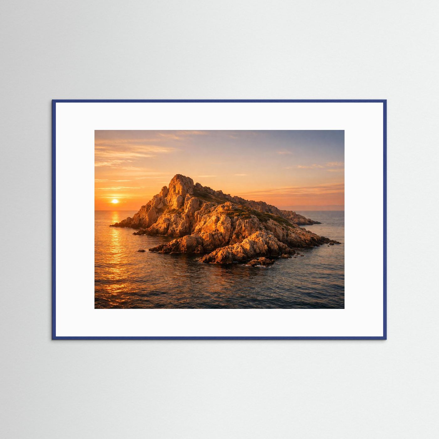 Goldene Felseninsel im Sonnenuntergang | Küsten- & Meeres-Panorama Poster Querformat
