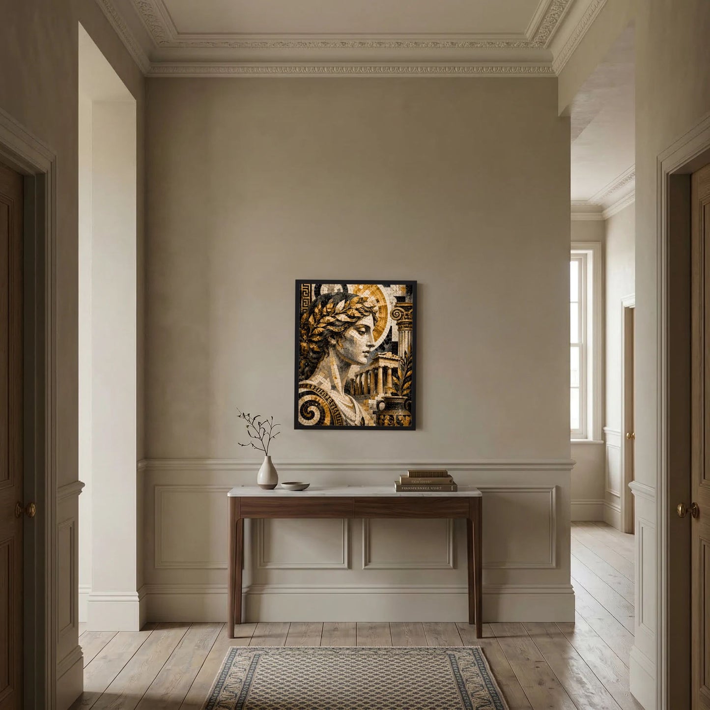 Gerahmtes Mosaikposter mit Profil der griechischen Göttin in Gold und Schwarz im Flur