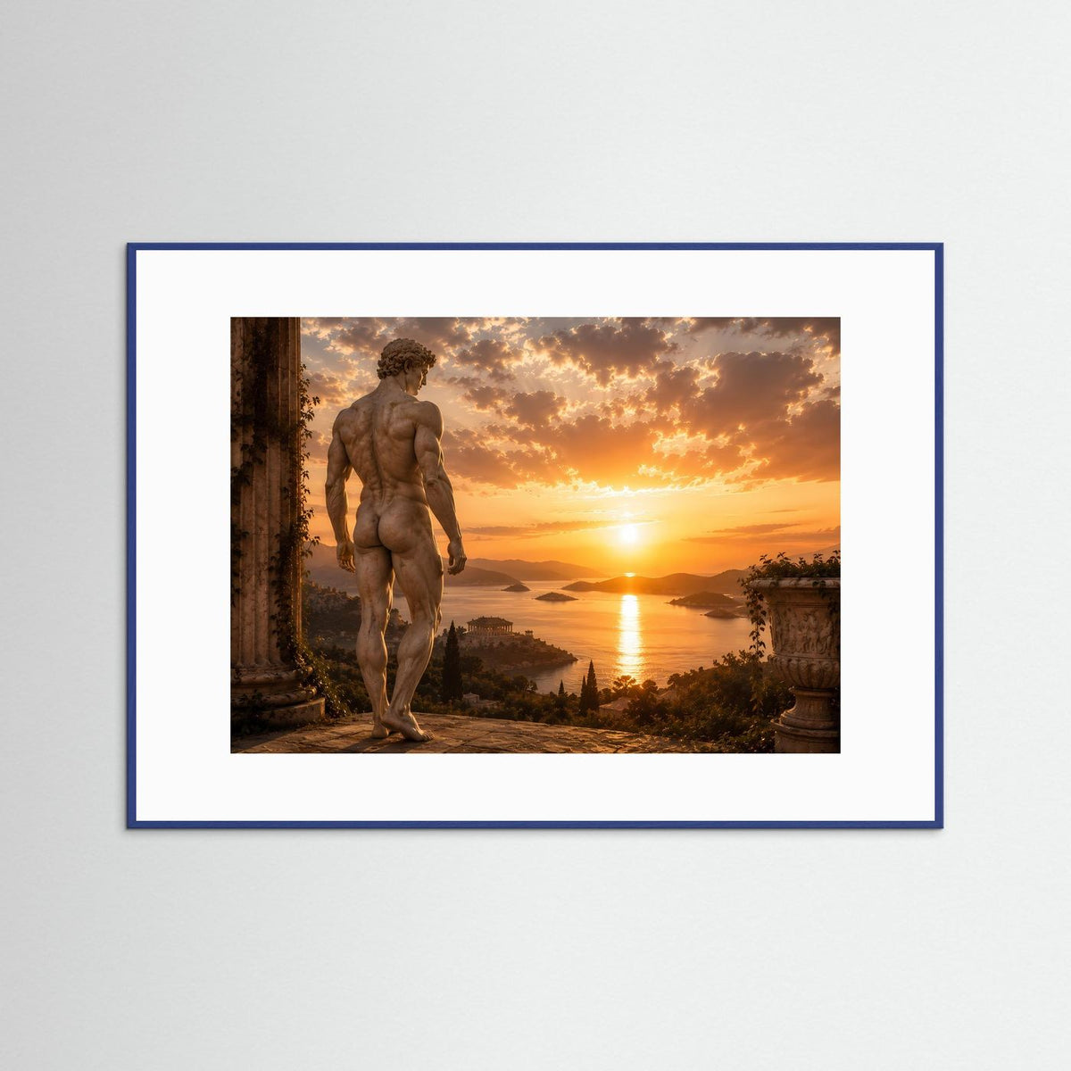 Gerahmtes Poster mit antiker Statue in Bronze, Blick auf Meer bei Sonnenuntergang