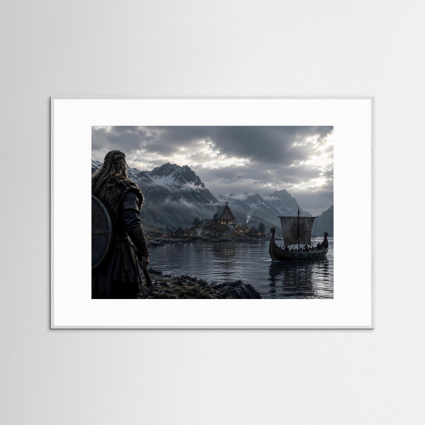 Querformat-Poster: Vikinger am Fjord mit Langschiff, Holzrahmen (grau)