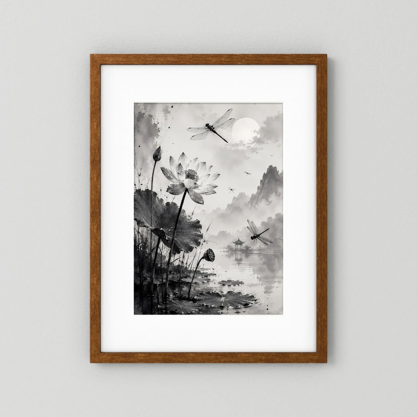 Braun geholzter Rahmen für Hochformat-Poster mit Lotusblüten und Libellen im Tuschestil
