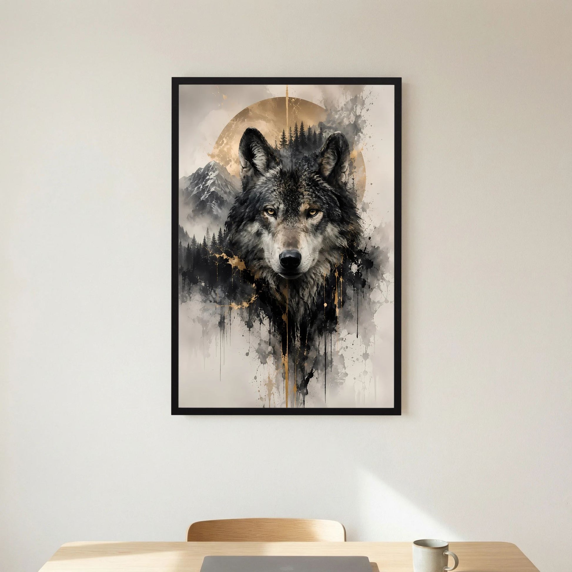 Gerahmtes Wolfposter mit schwarzem Rahmen, zentriertes Wolfporträt in Dunkelgrau und Gold