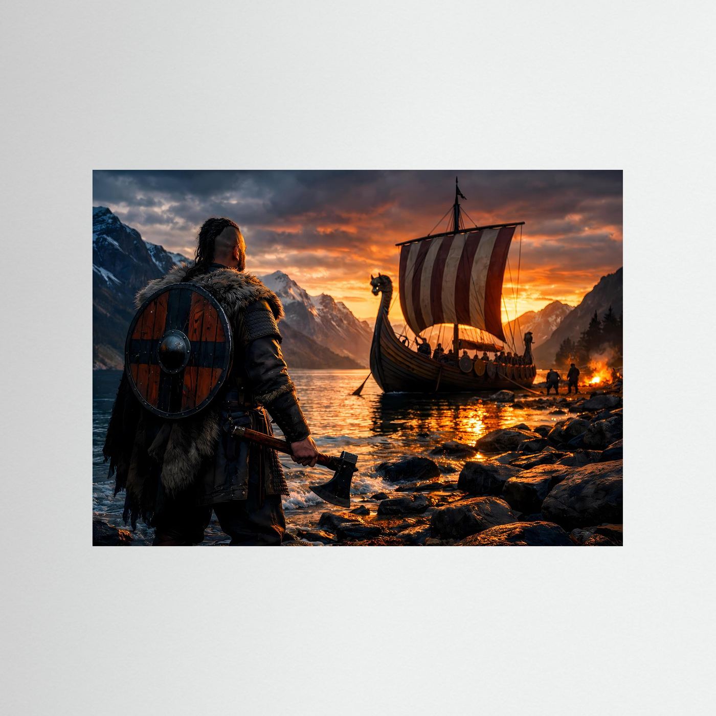 Gerahmter Kunstdruck: Wikinger mit Schild am Ufer vor Langschiff bei Sonnenuntergang