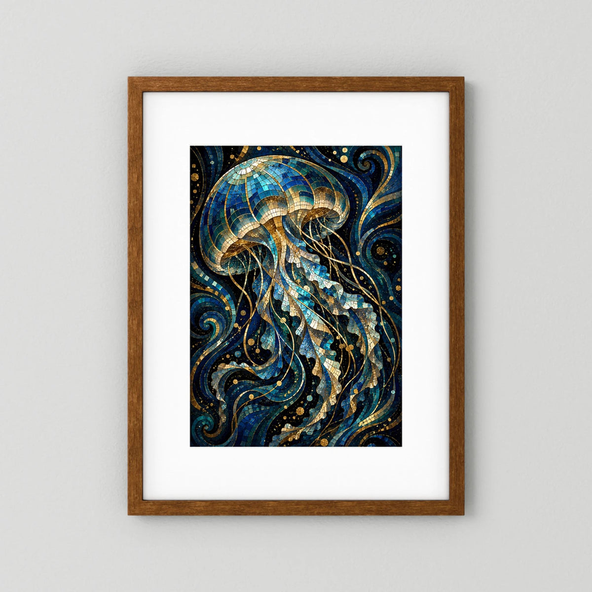 Gerahmtes Poster mit Mosaik-Quallen in Blau und Gold, Holzrahmen