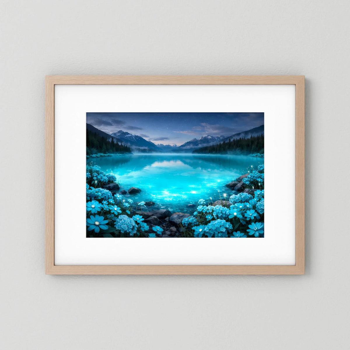 Querformatiges Wandbild im hellen Holzrahmen mit türkisfarbenem Bergsee und Blumen
