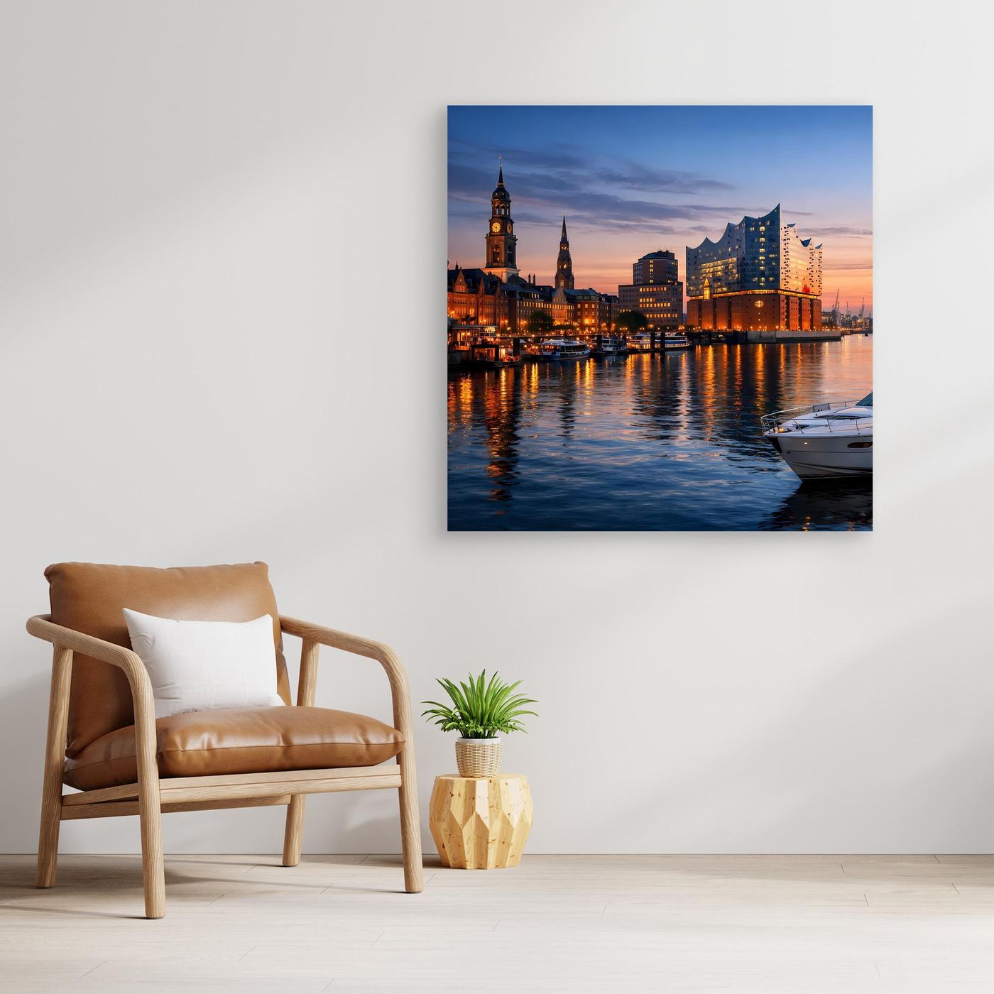 Gerahmtes Leinwand-Wandbild: Hamburger Skyline am Hafen bei Dämmerung, Boot am Rand